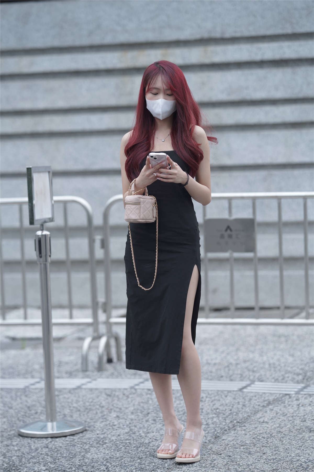 黑色吊带长裙