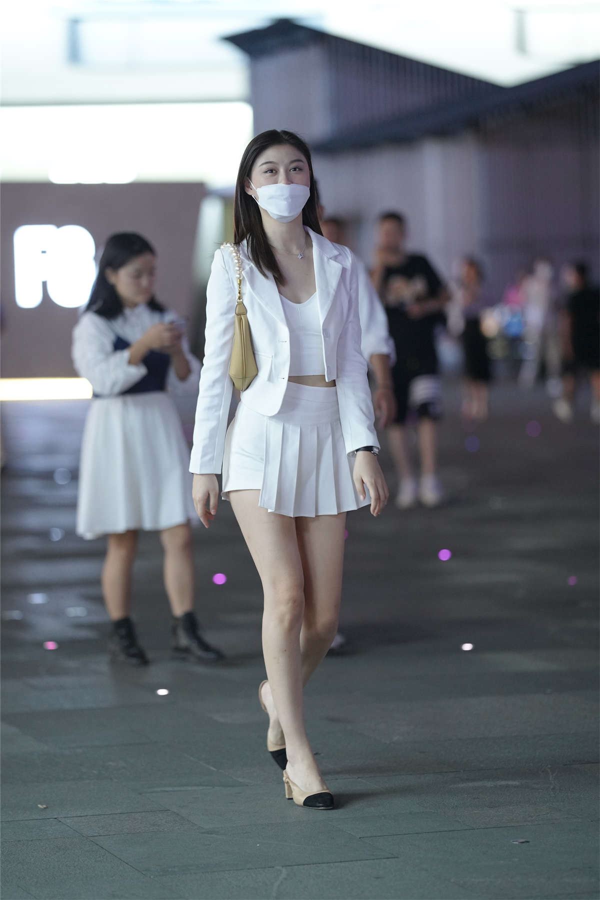 青春动人白色百褶裙