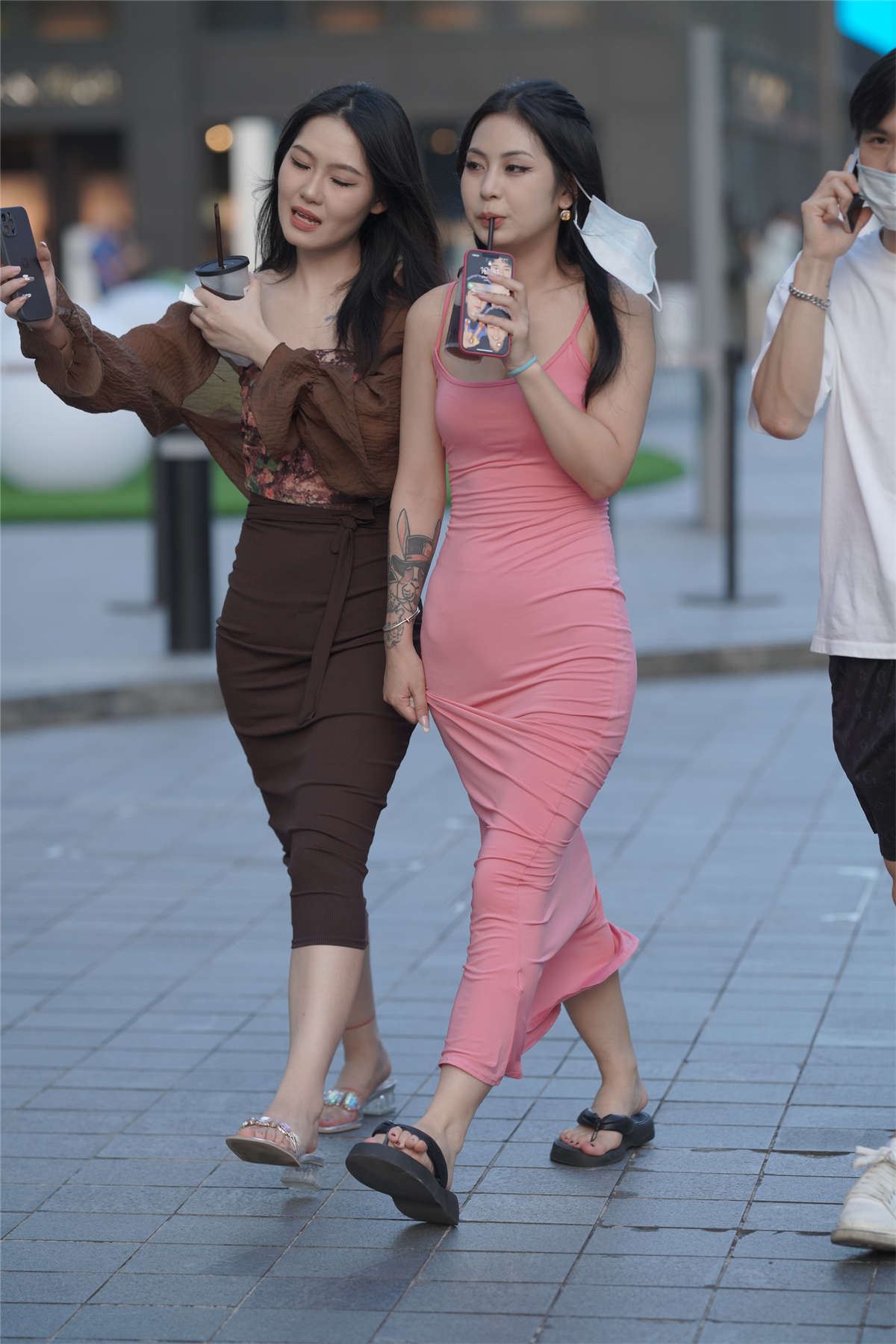 甜美粉色长裙