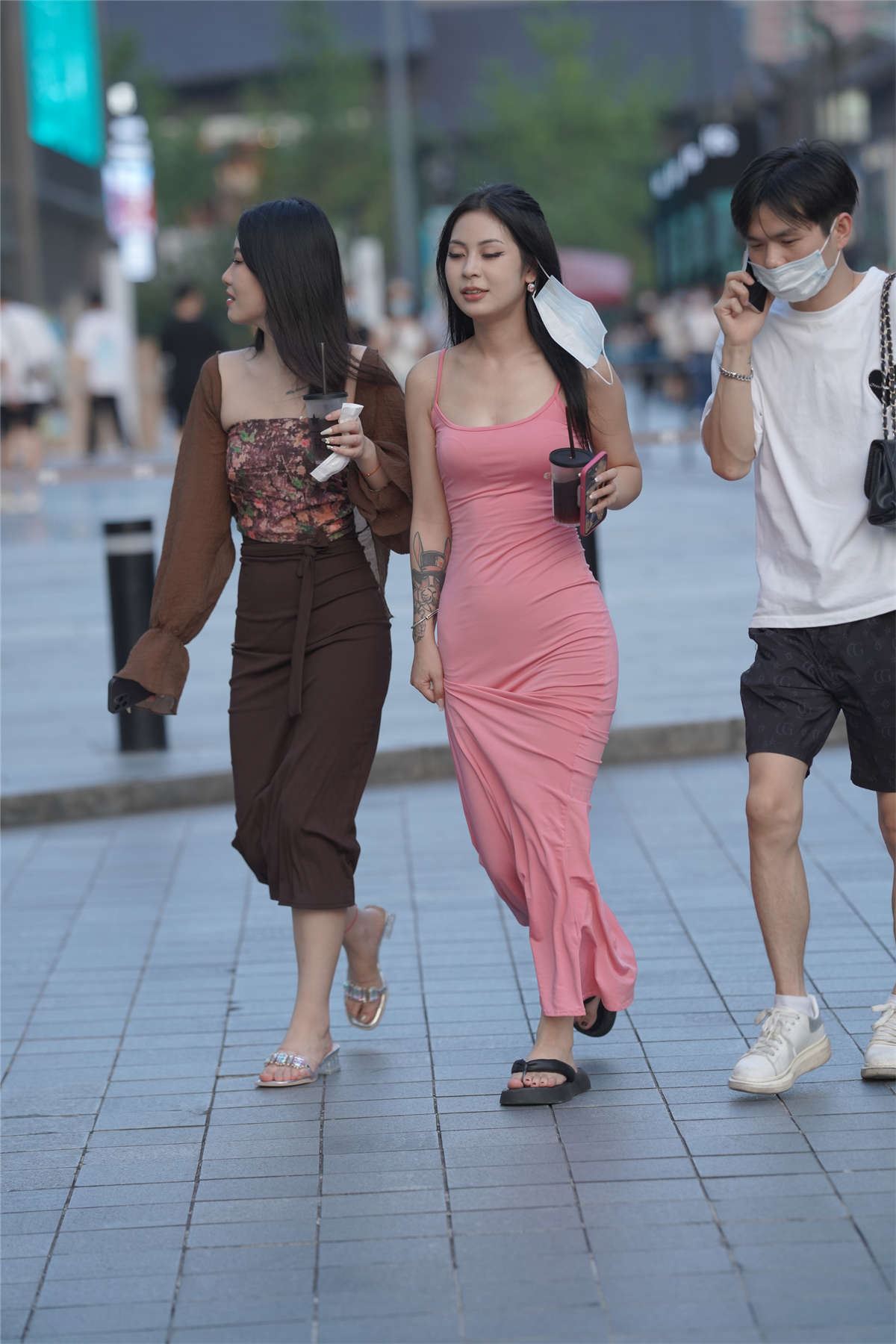 甜美粉色长裙