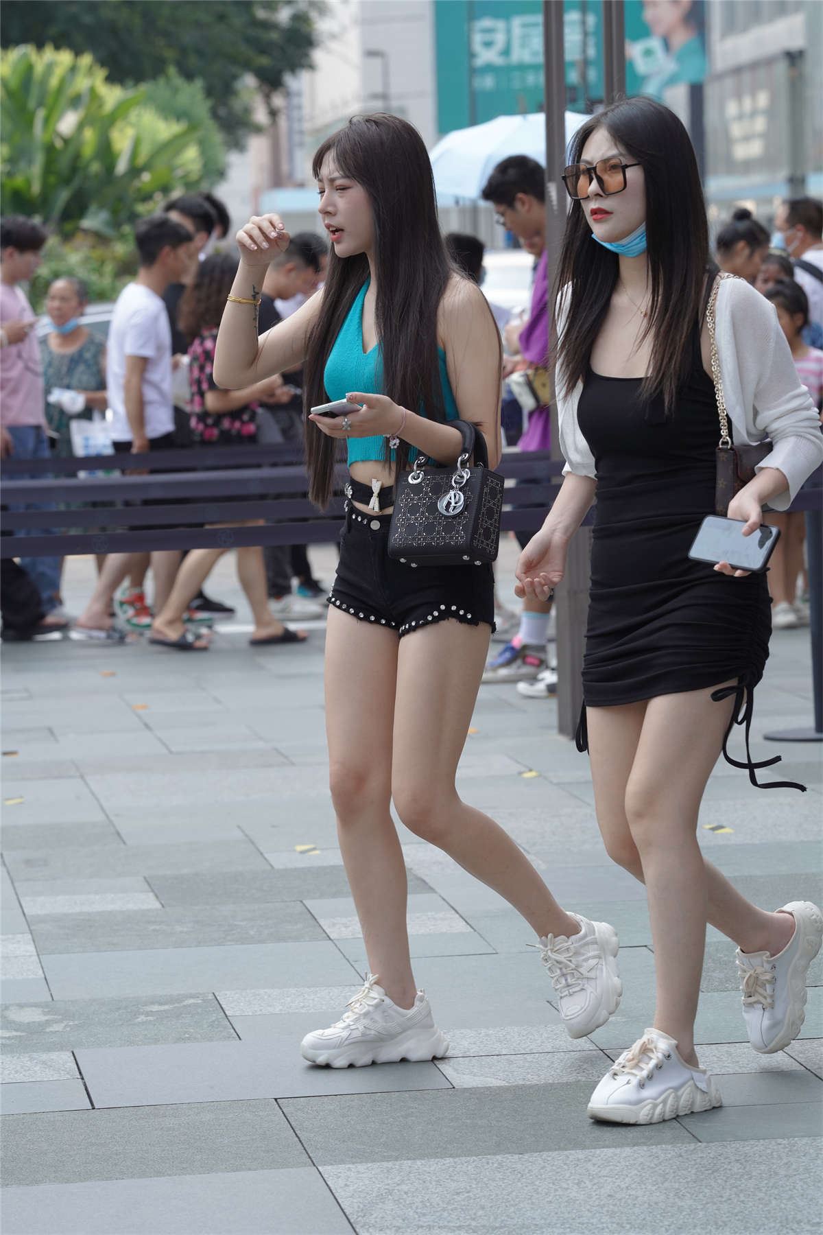 清秀甜美短裤姐妹