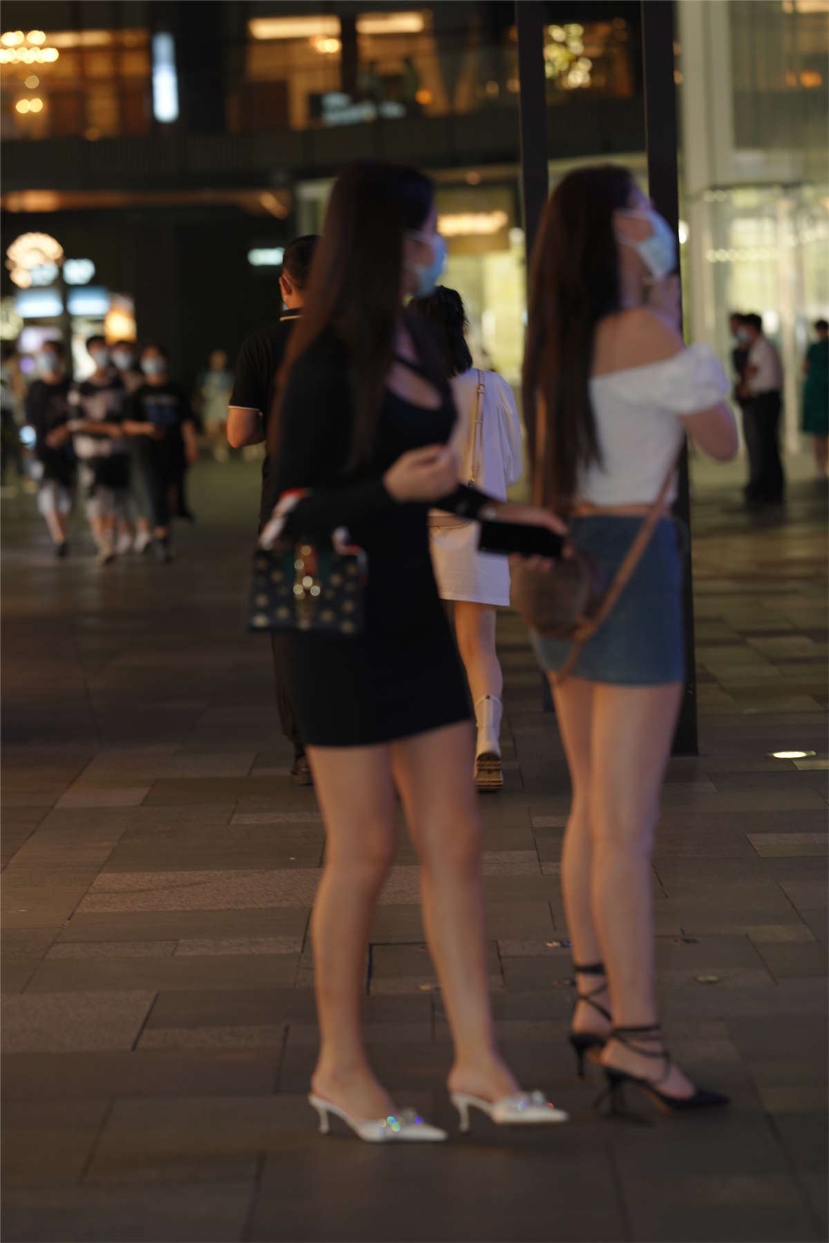 甜美青春姐妹花