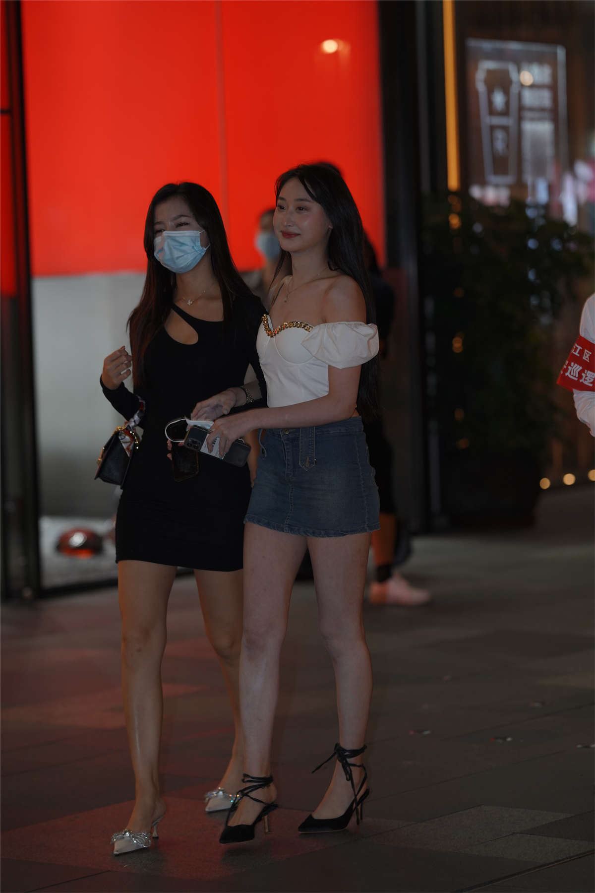 甜美青春姐妹花