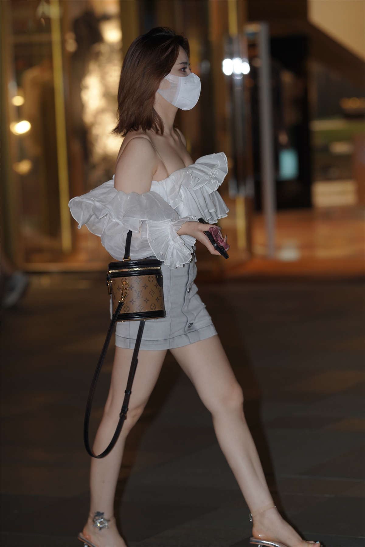 露背装牛仔裙