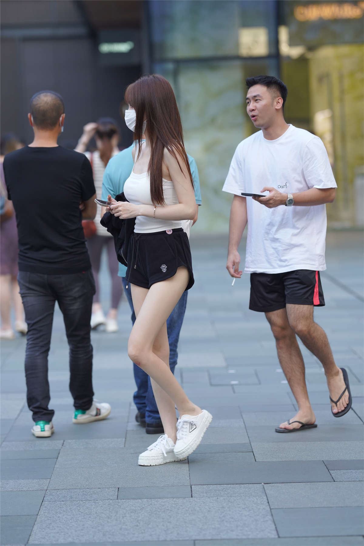 黑白搭配青春美