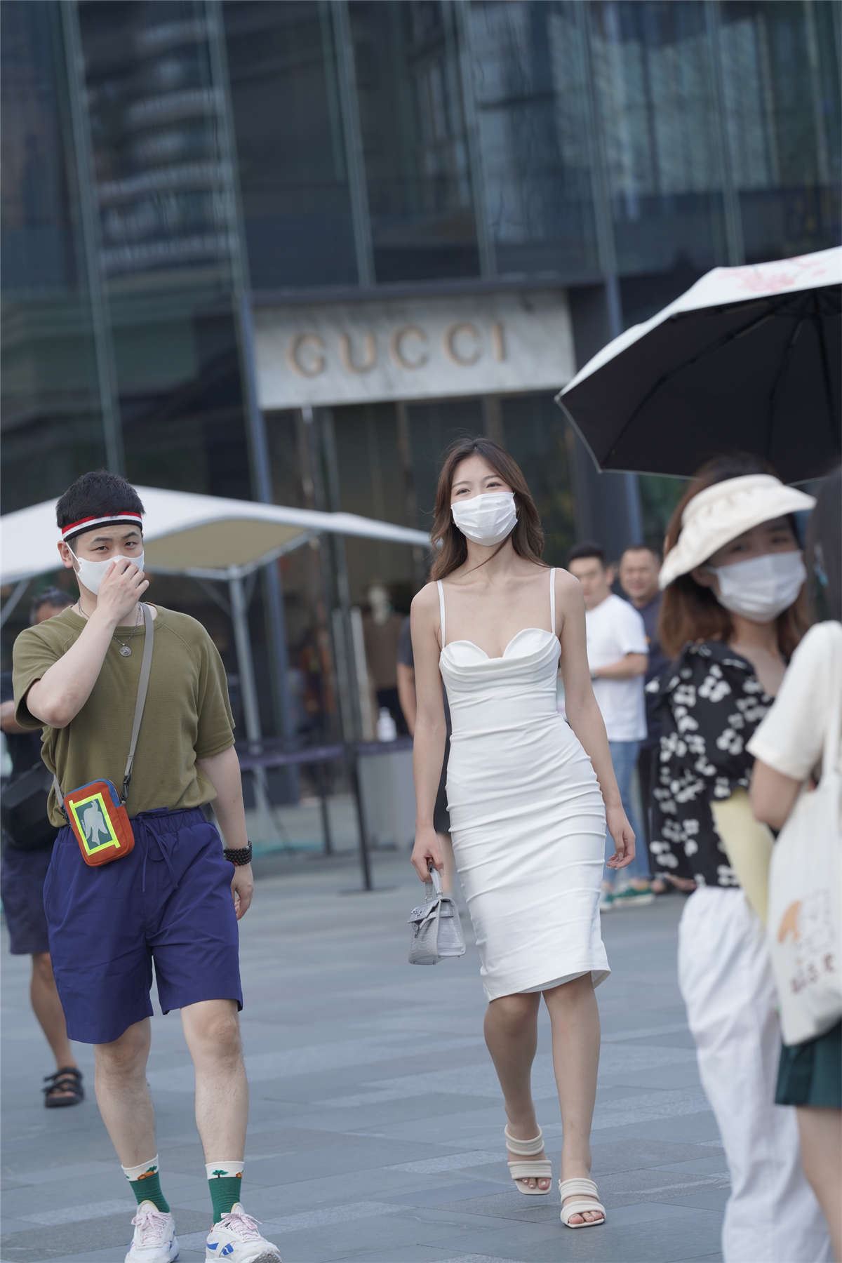 白色包臀裙少妇