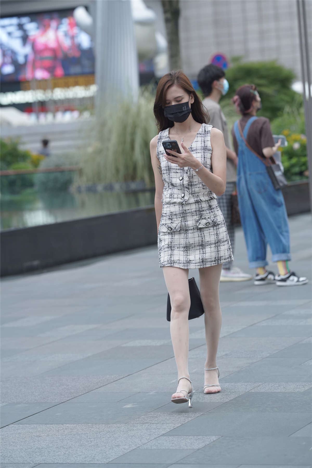 格子套装小姐姐