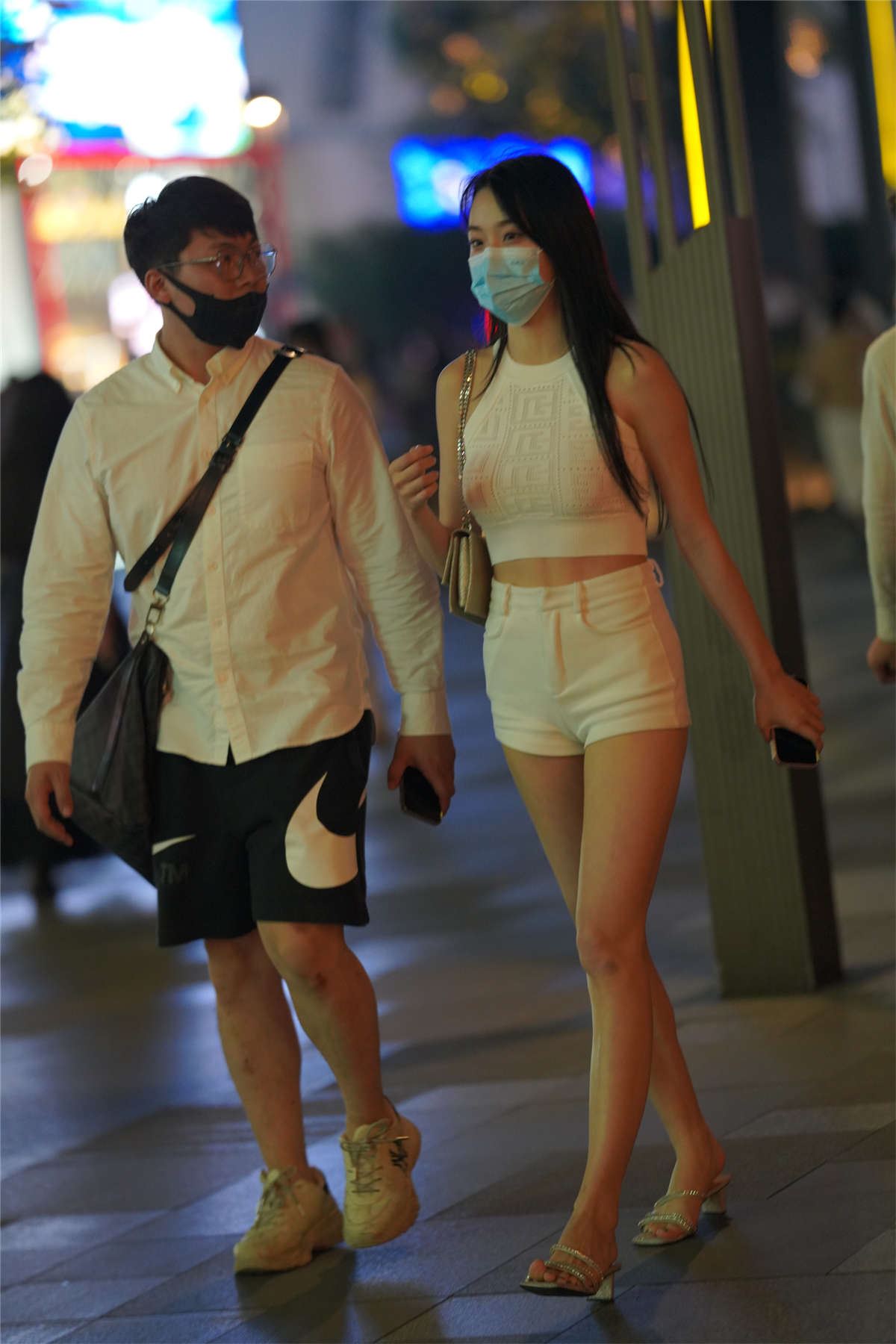 立体镂空针织气质美女