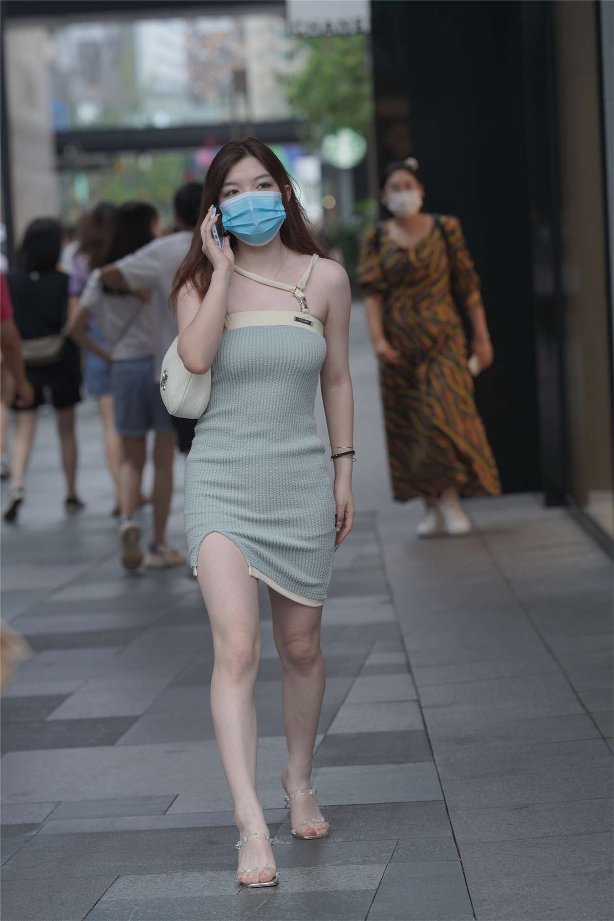 就喜欢这样白白净净的女生