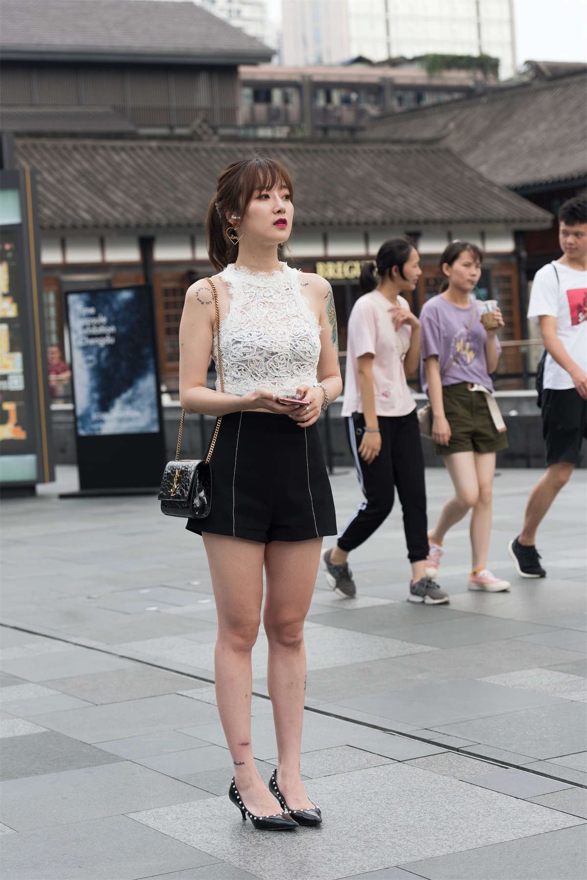 漂亮的白色镂空美女