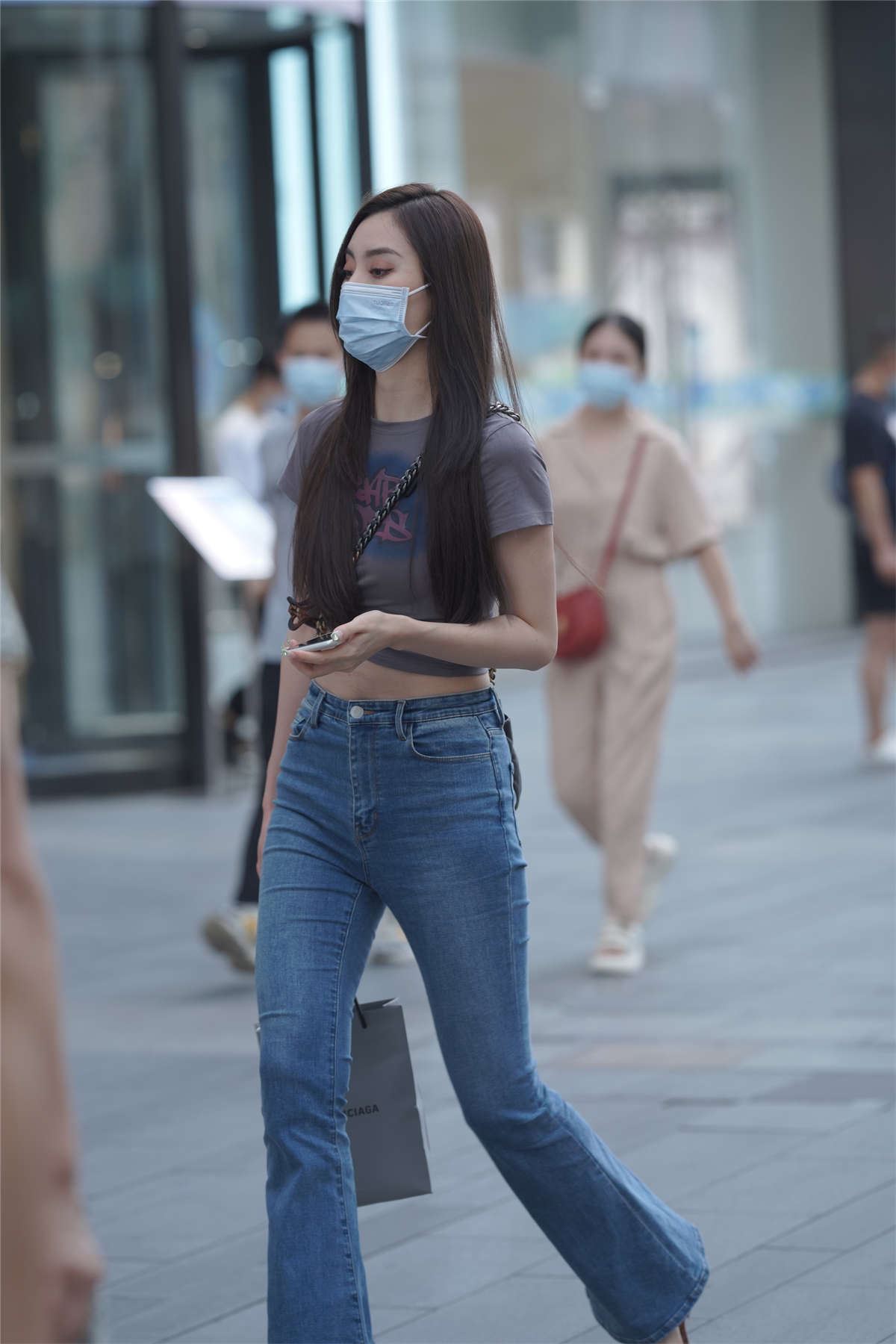 牛仔裤小姐姐
