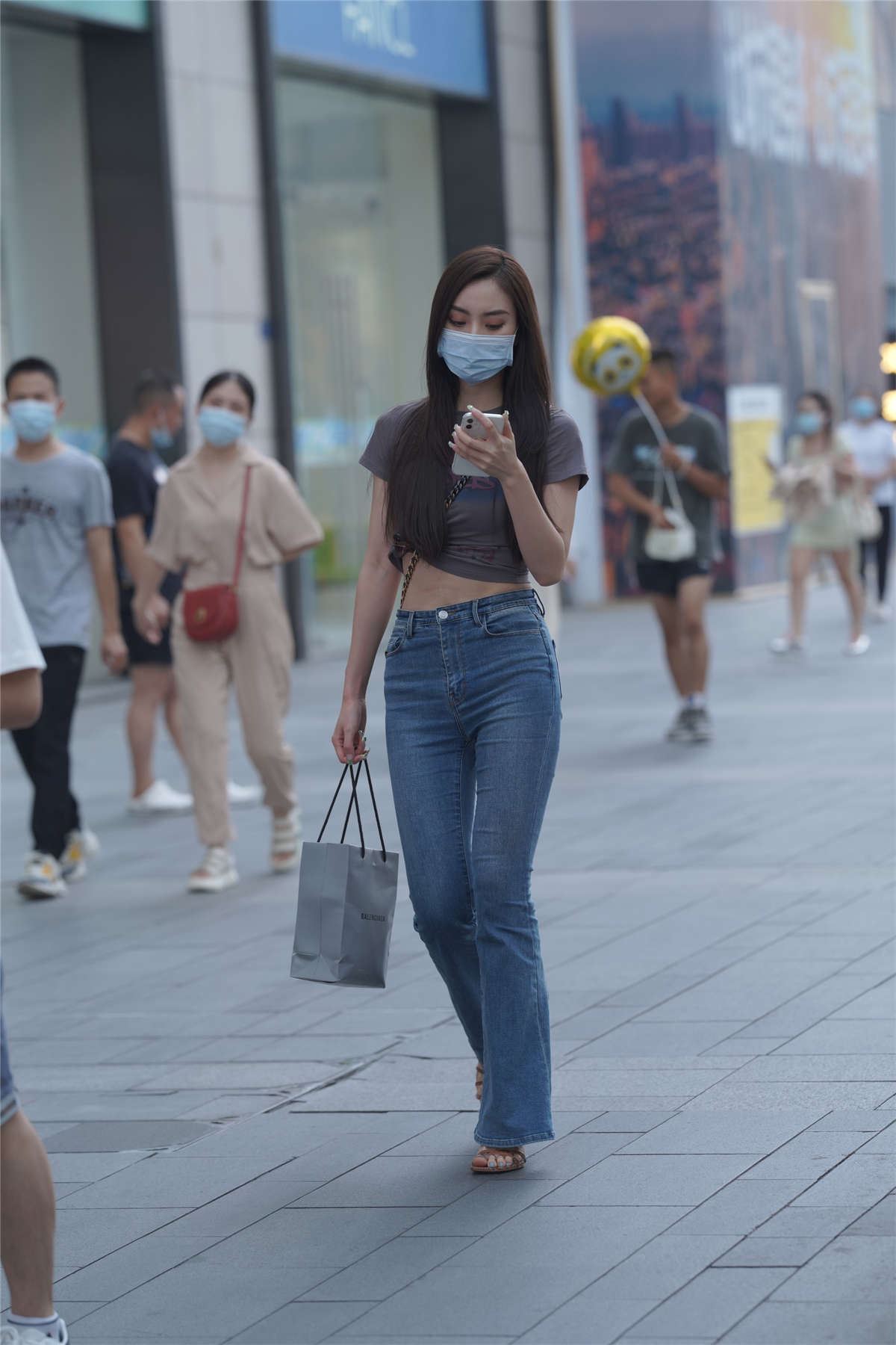 牛仔裤小姐姐