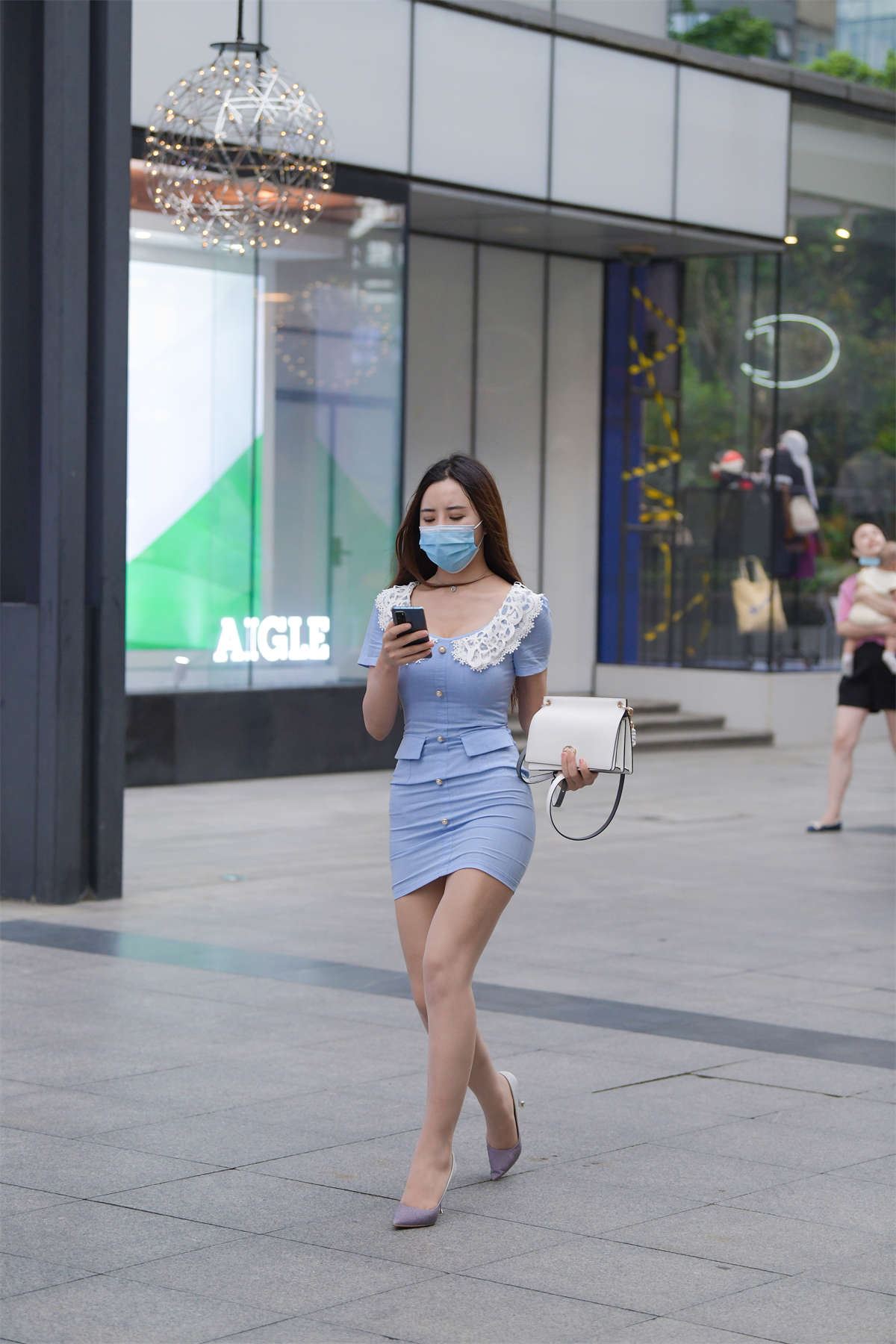 清爽蓝色修身裙