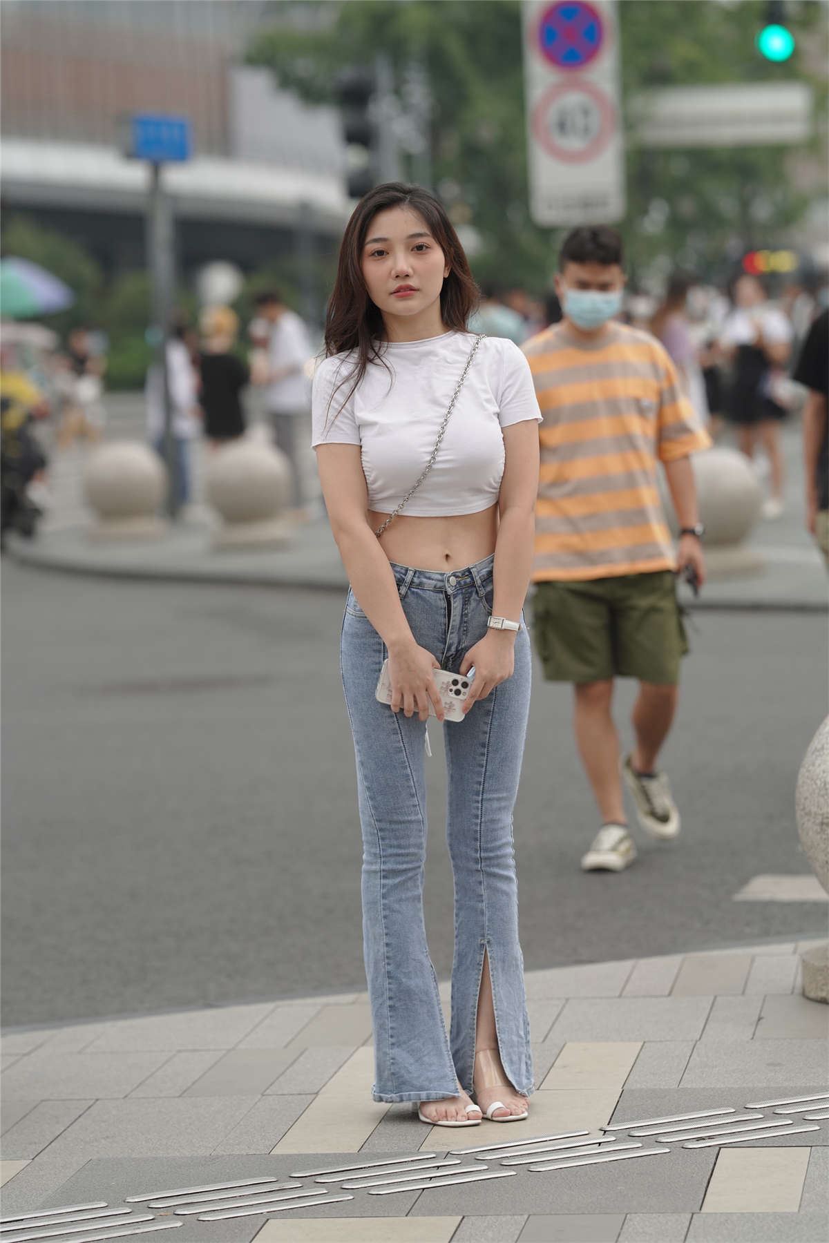 甜美动人喇叭牛仔裤