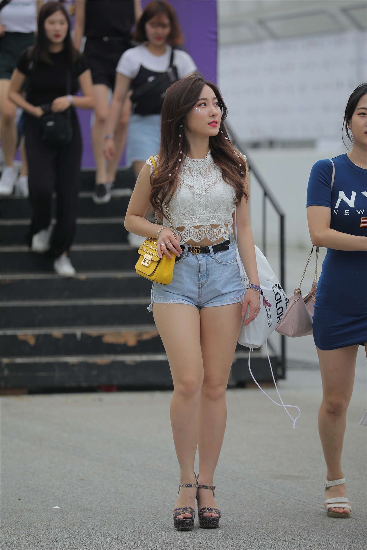 牛仔短裤青春美丽