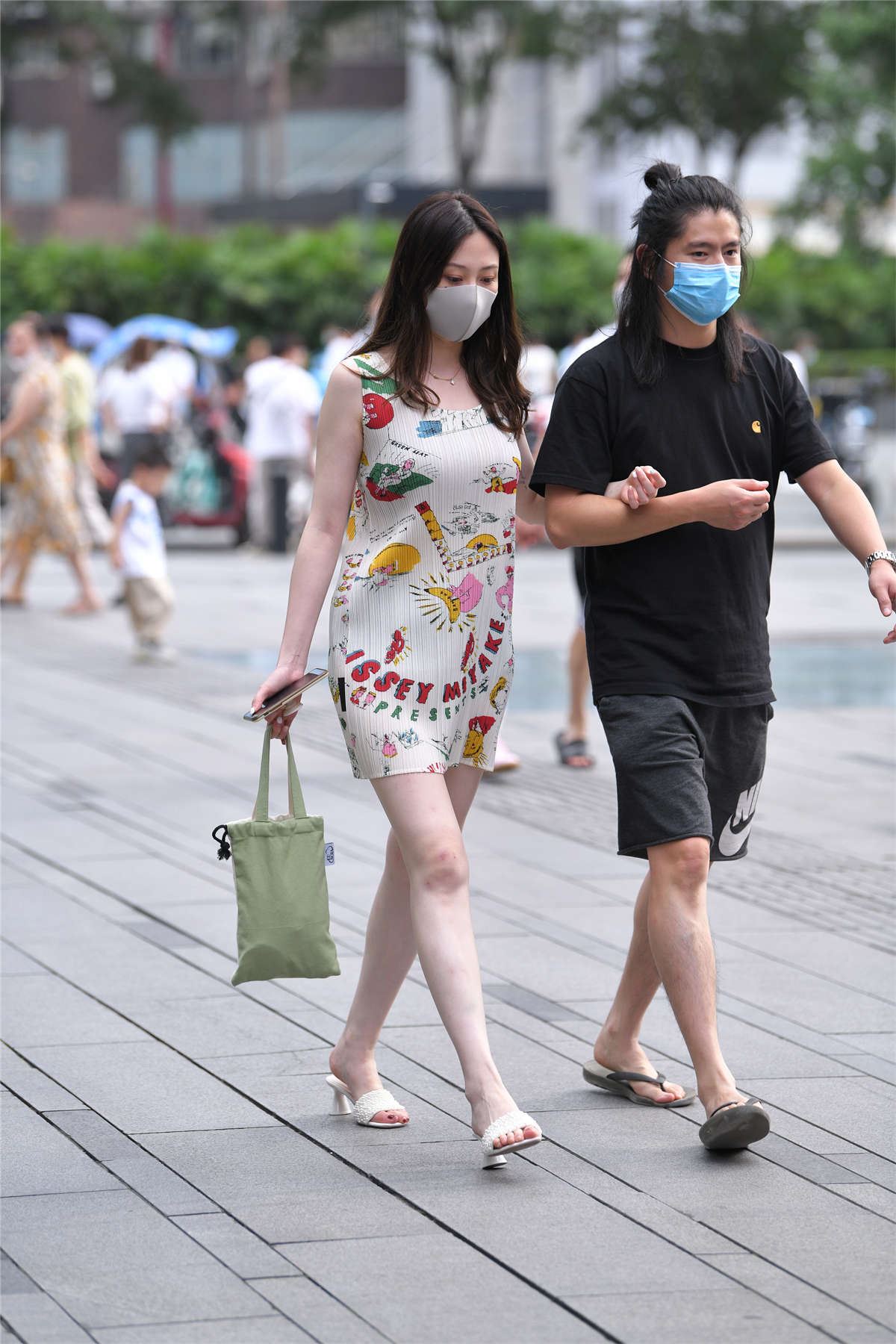 凉拖花短裙