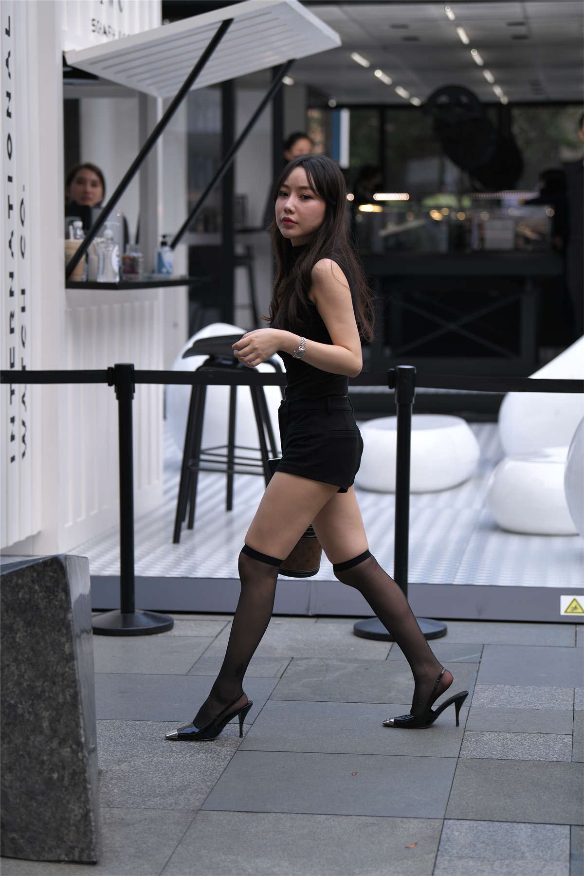 半腿黑丝高跟鞋