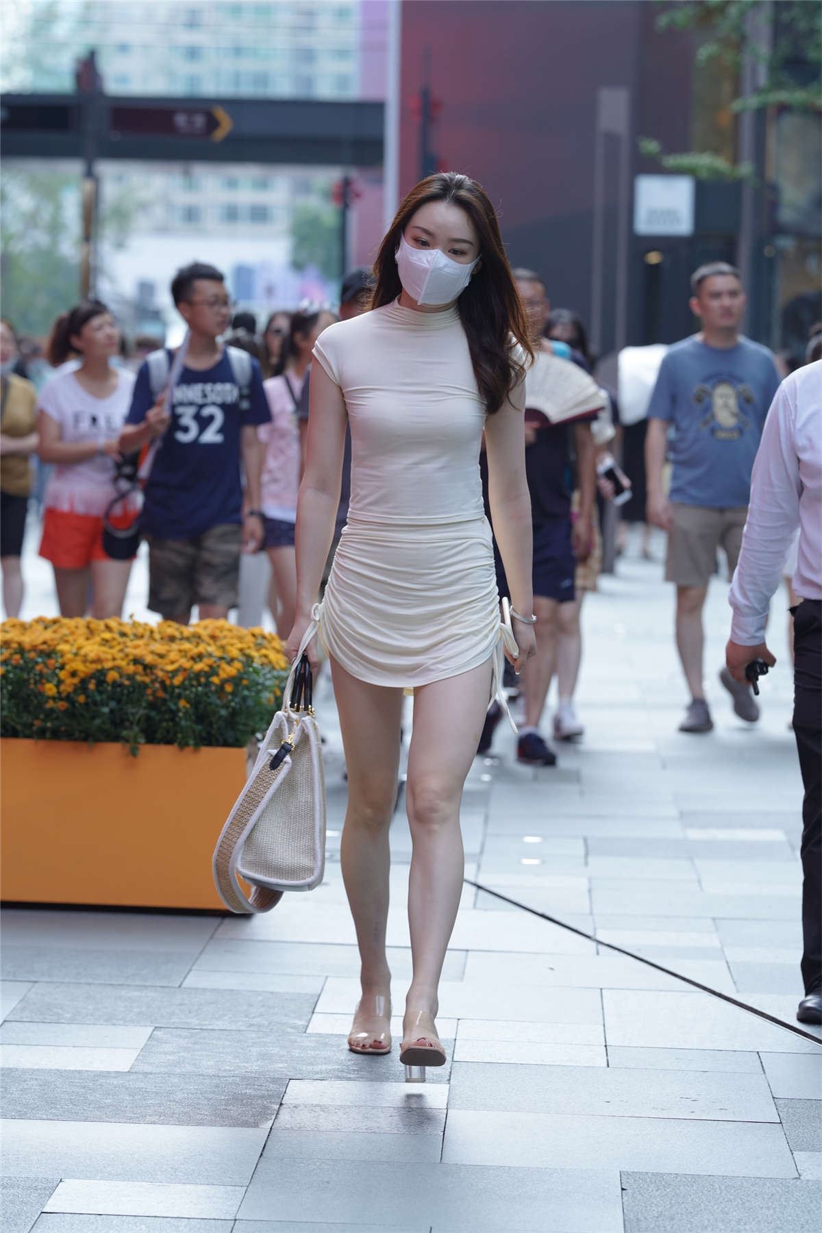 好白嫩啊丰臀美女