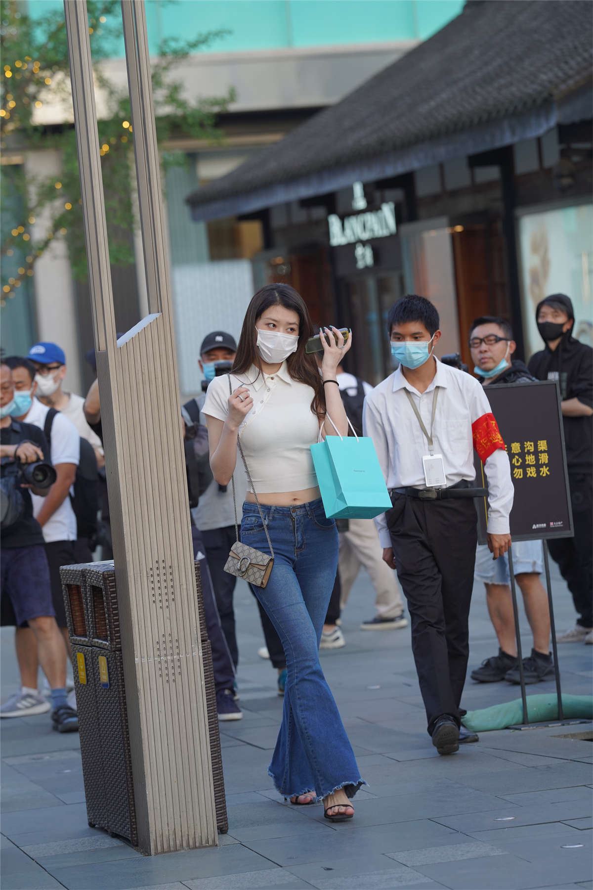 街拍牛仔裤长腿美女