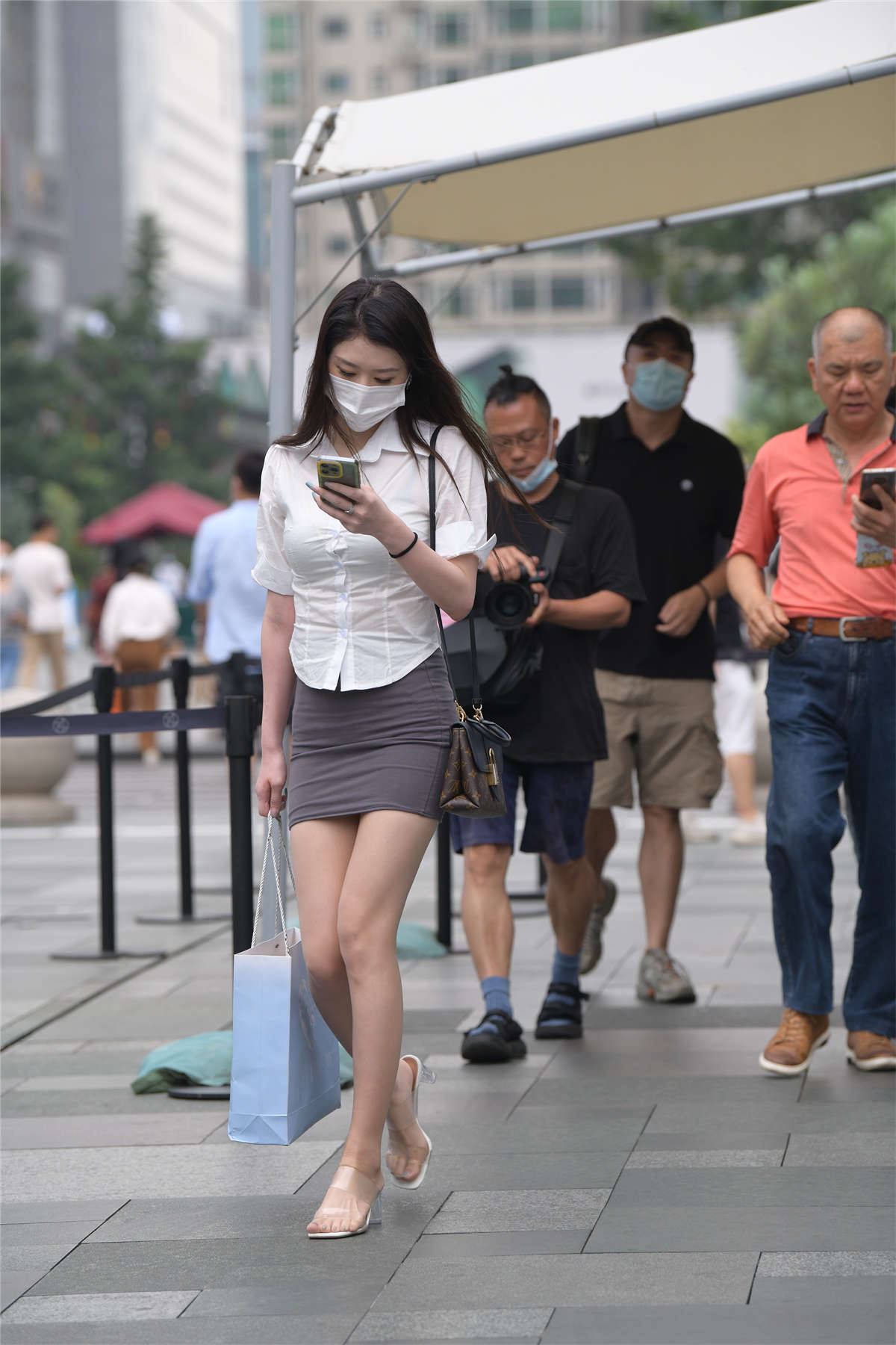 气质收腰温迪美女