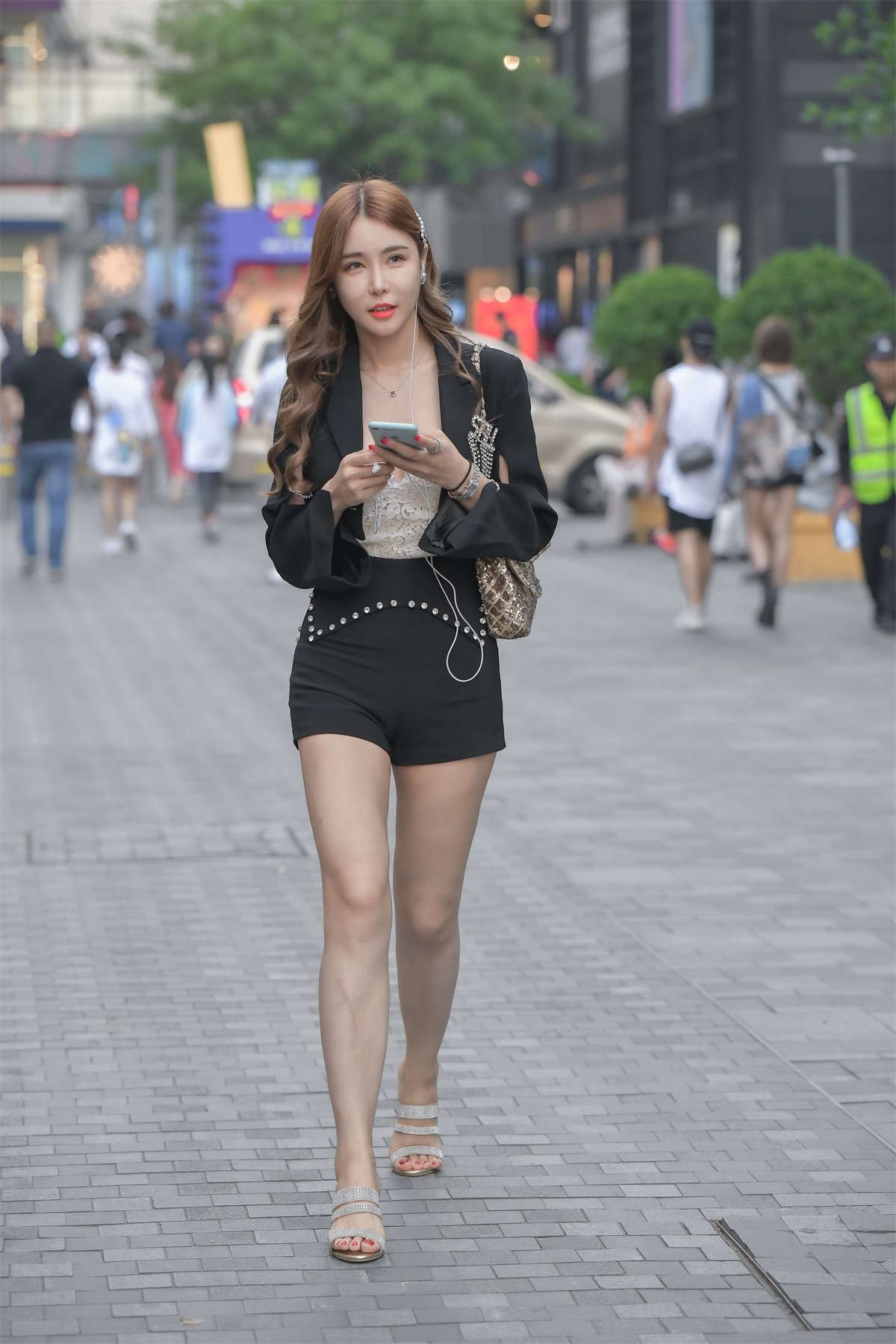 柔美黑白搭配