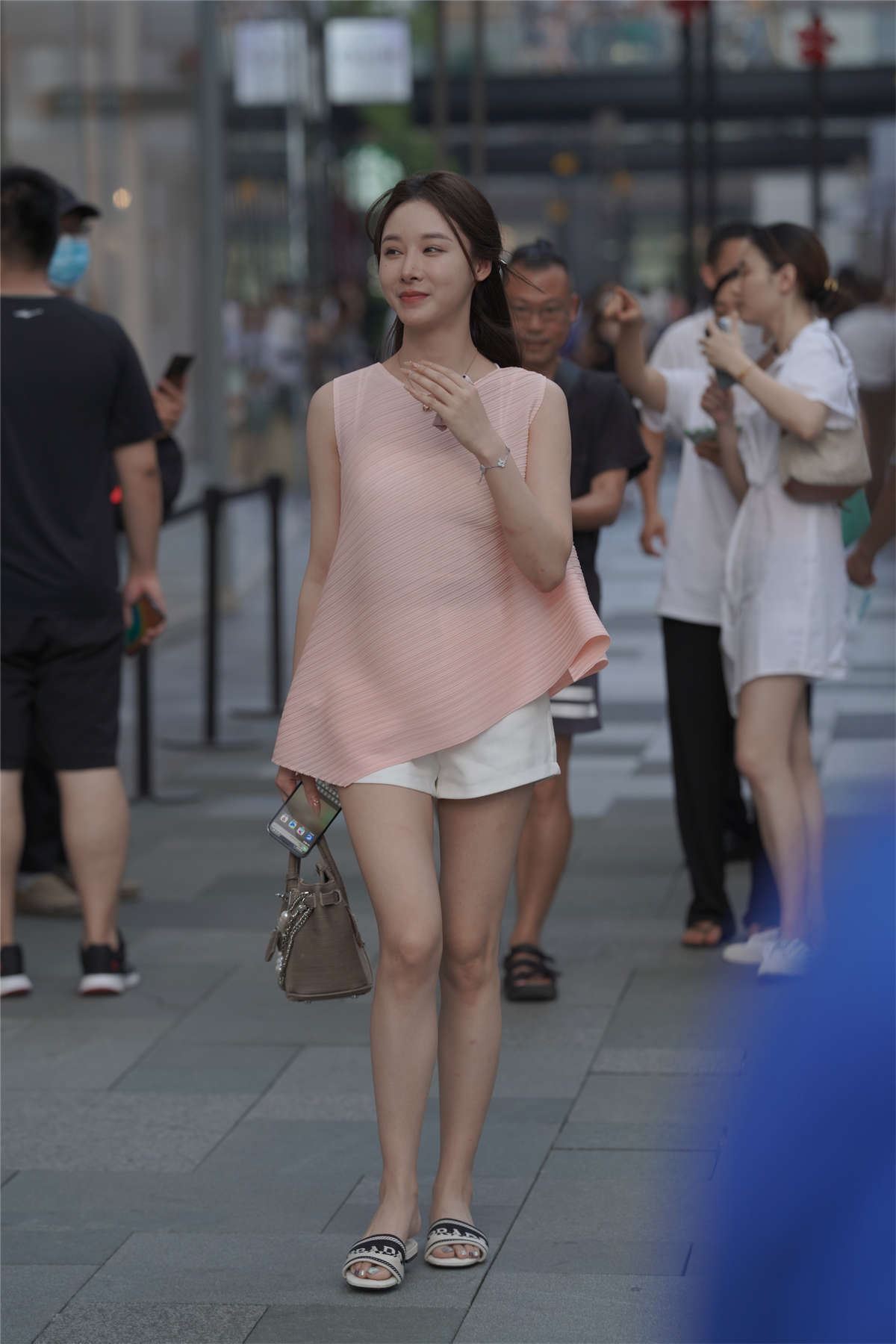开朗甜美的笑容