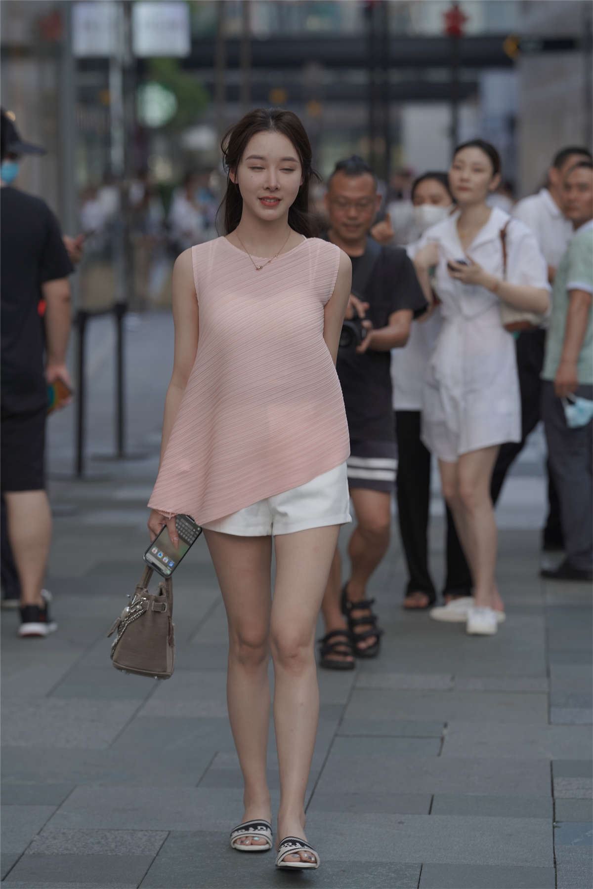 开朗甜美的笑容