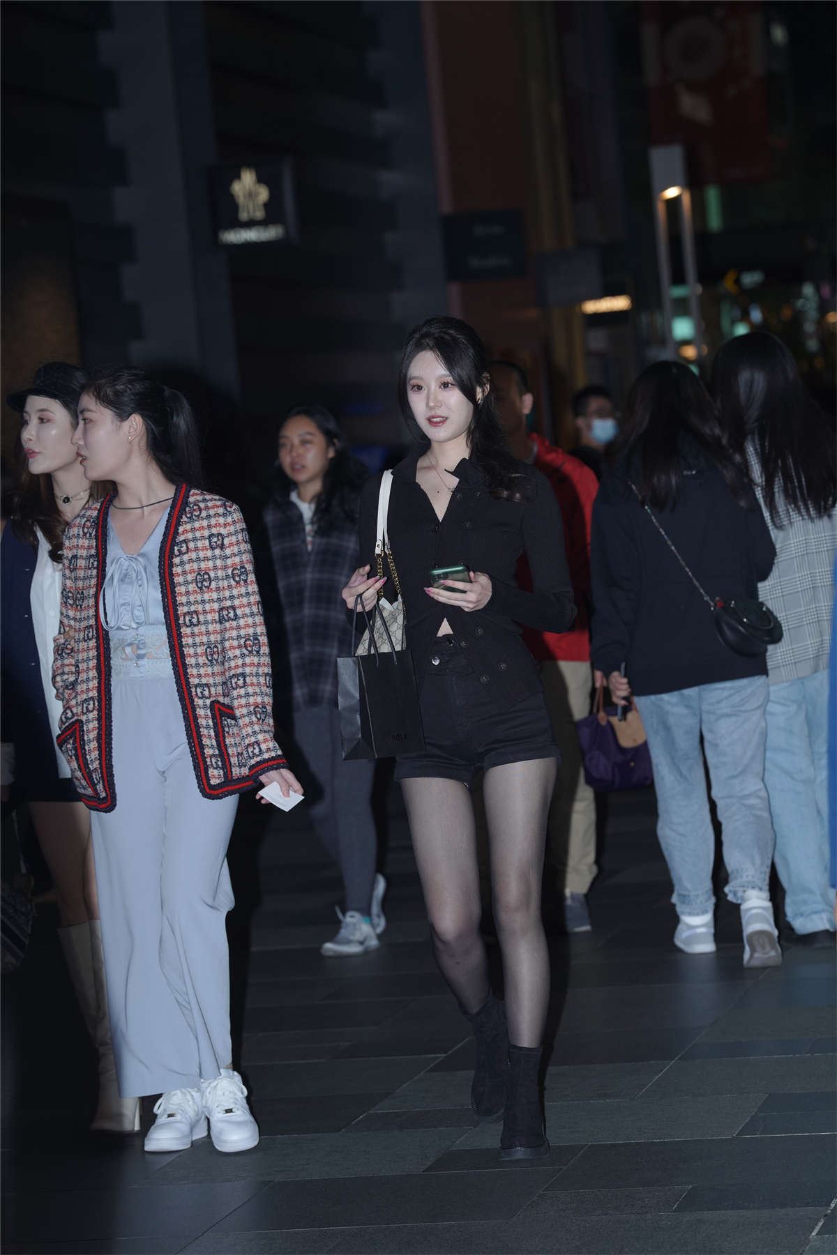 黑色热裤短靴黑丝