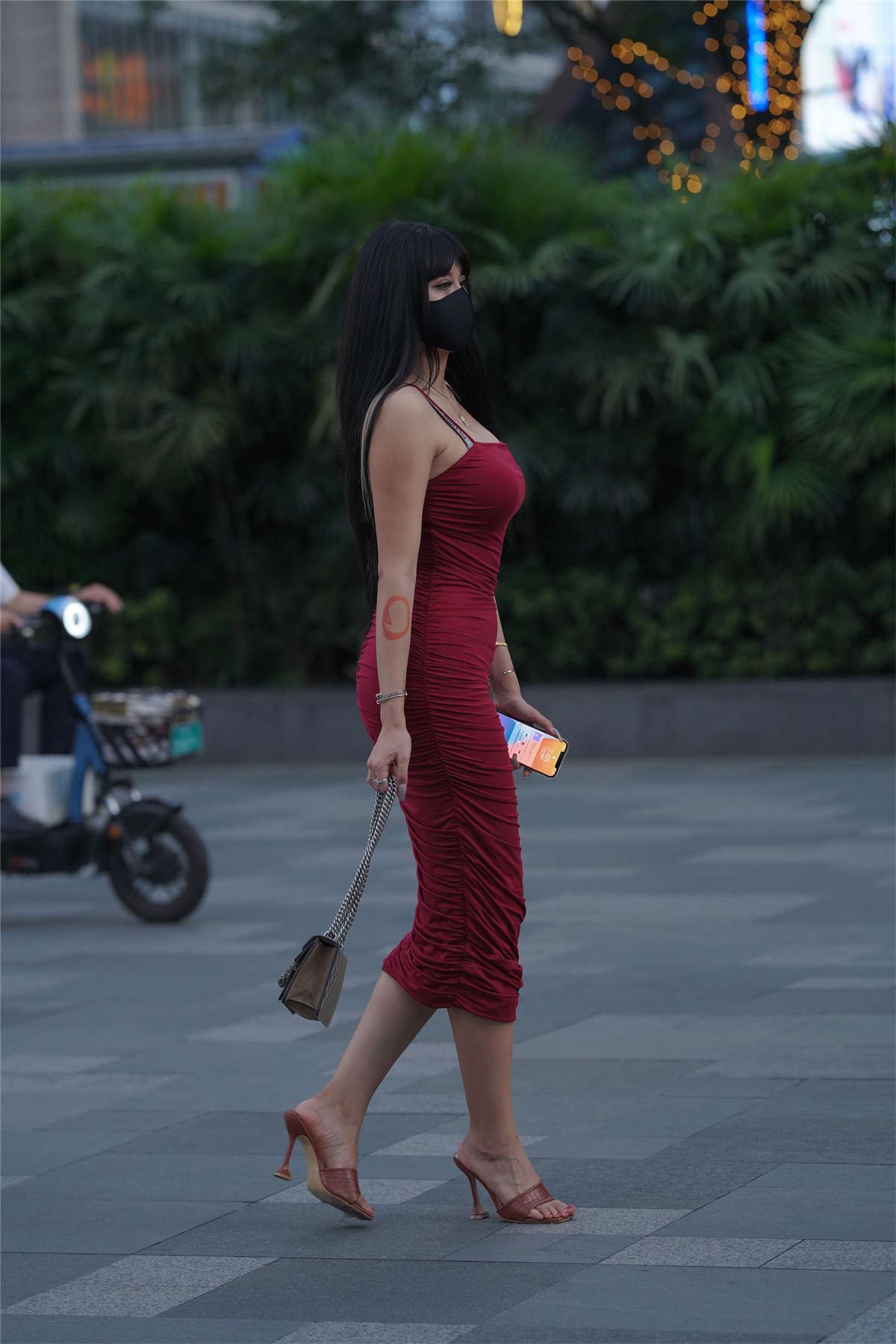 红色紧身包臀裙凉高美胸