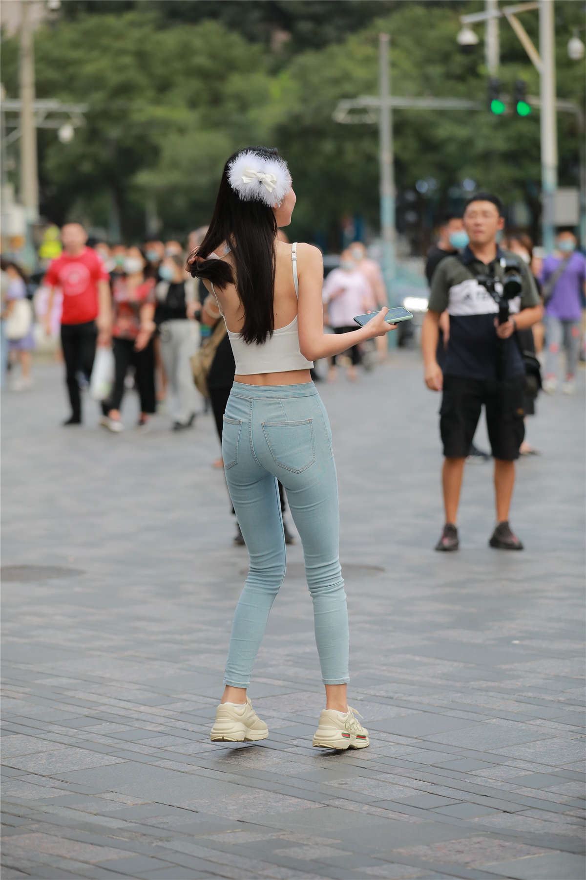玻璃街拍作品 - 紧身牛仔裤小仙女
