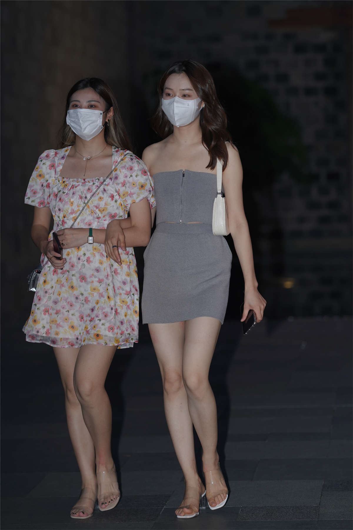 高腰半身臀裙瘦身美女