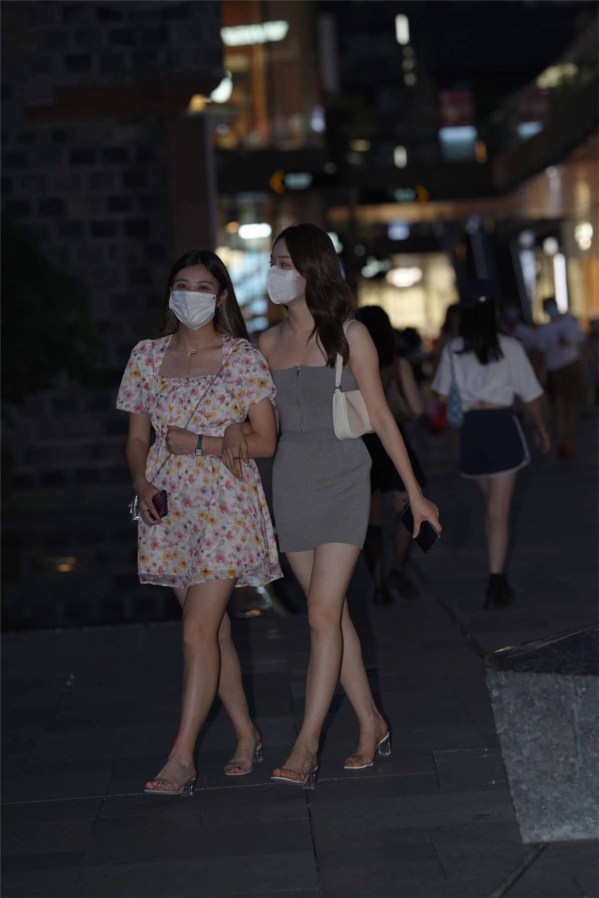 高腰半身臀裙瘦身美女