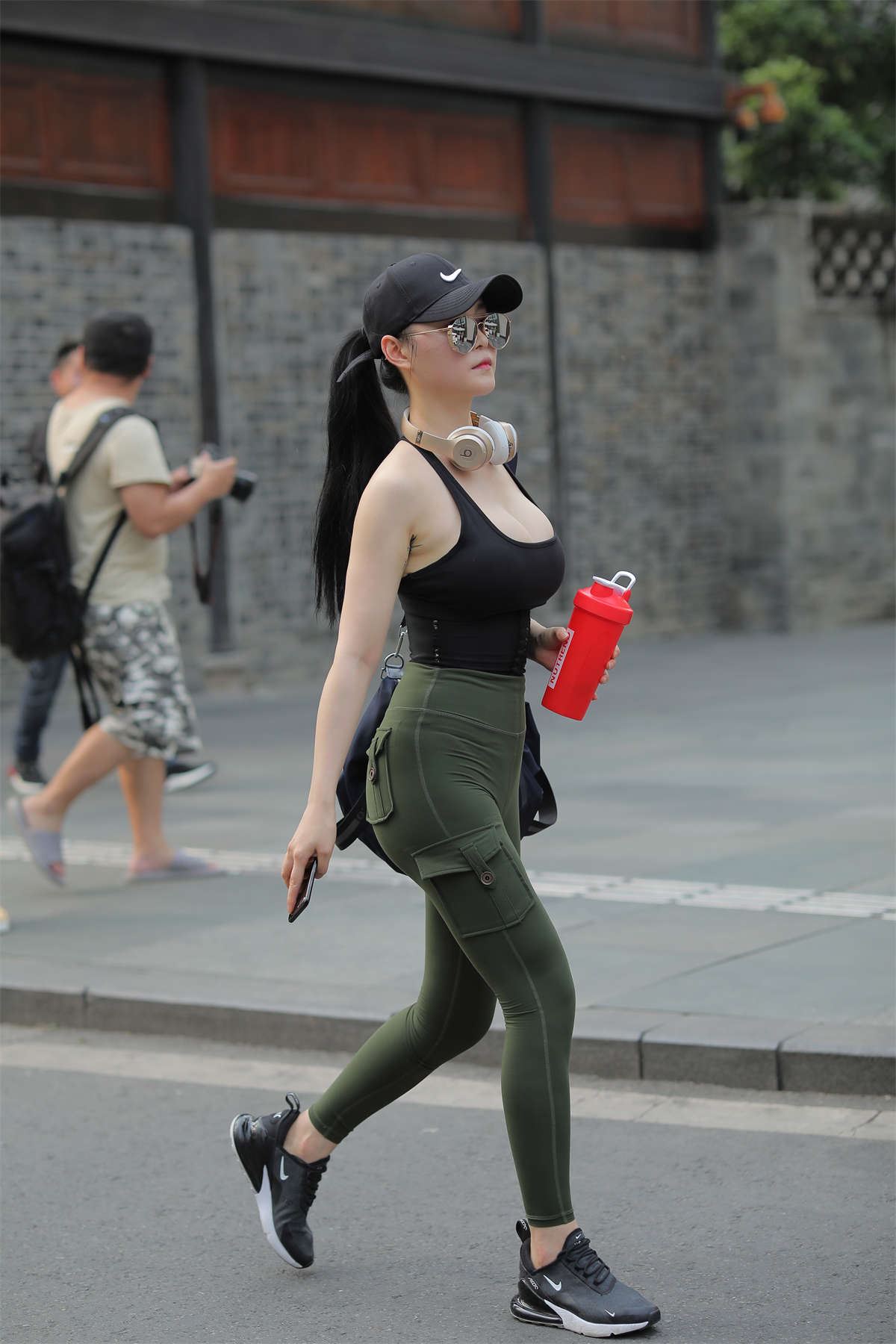 女神中的标杆一般人HOLD不住