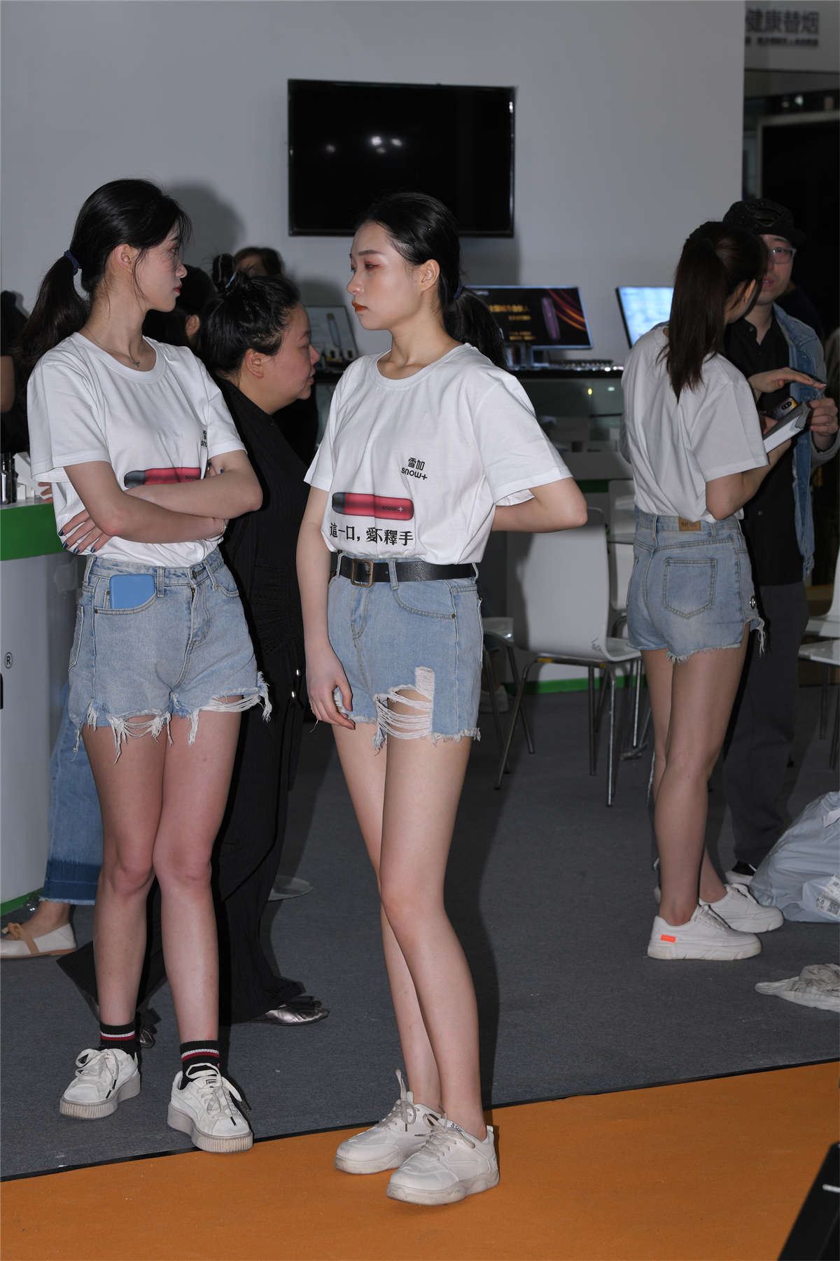 热裤小妹