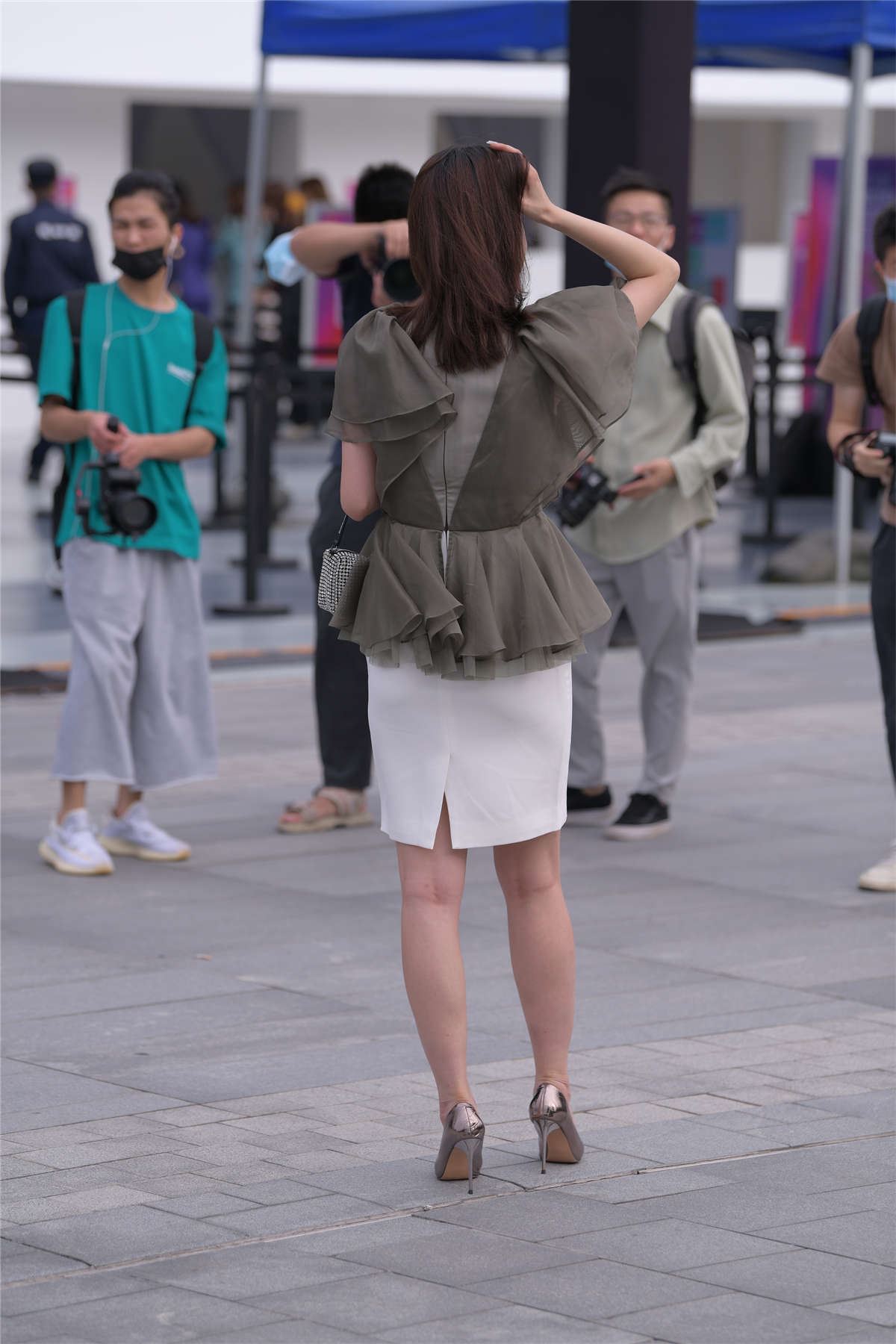 视觉冲击街拍作品 - 美腿美足的高层女主管