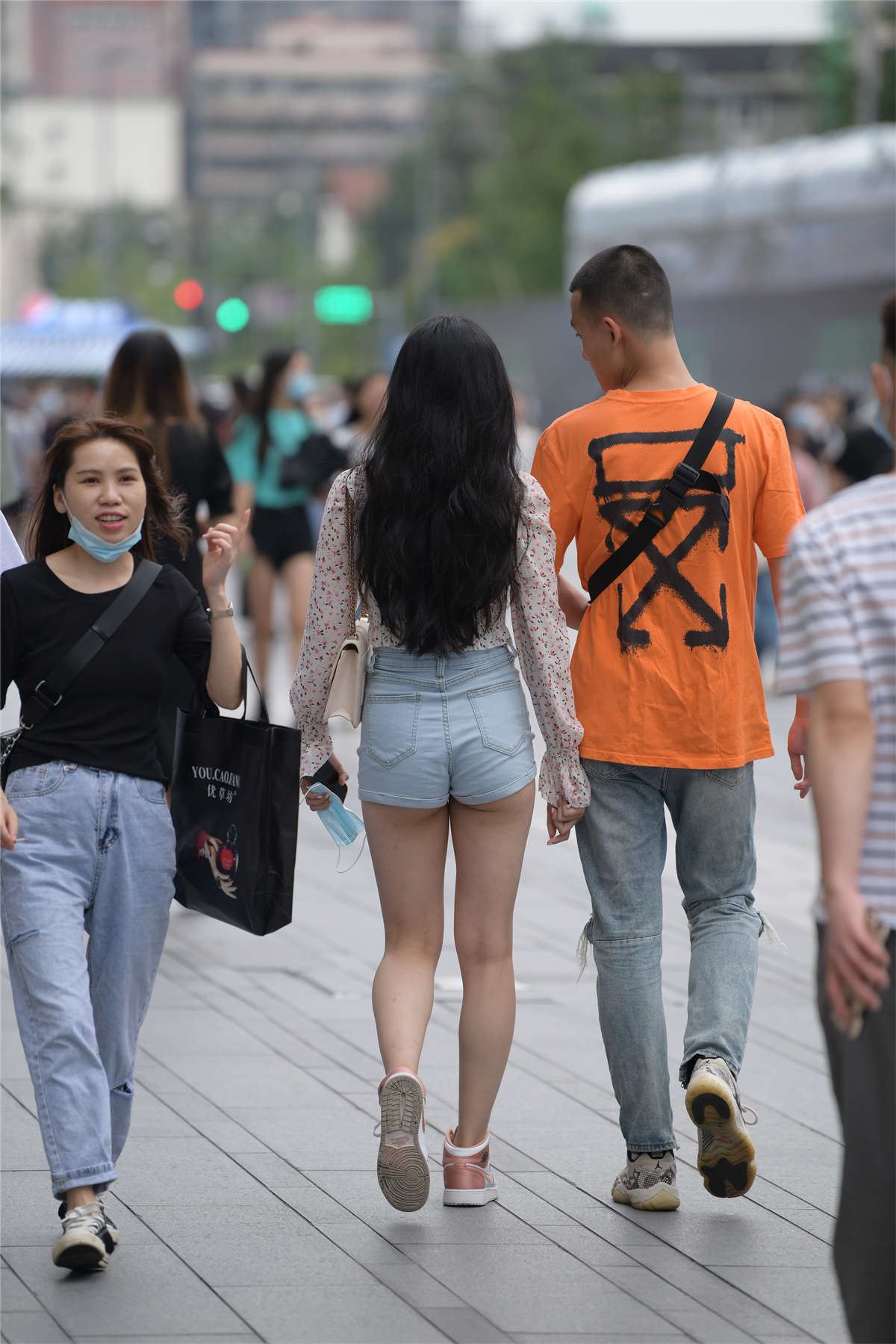 视觉冲击街拍作品 - 迷你热裤女友