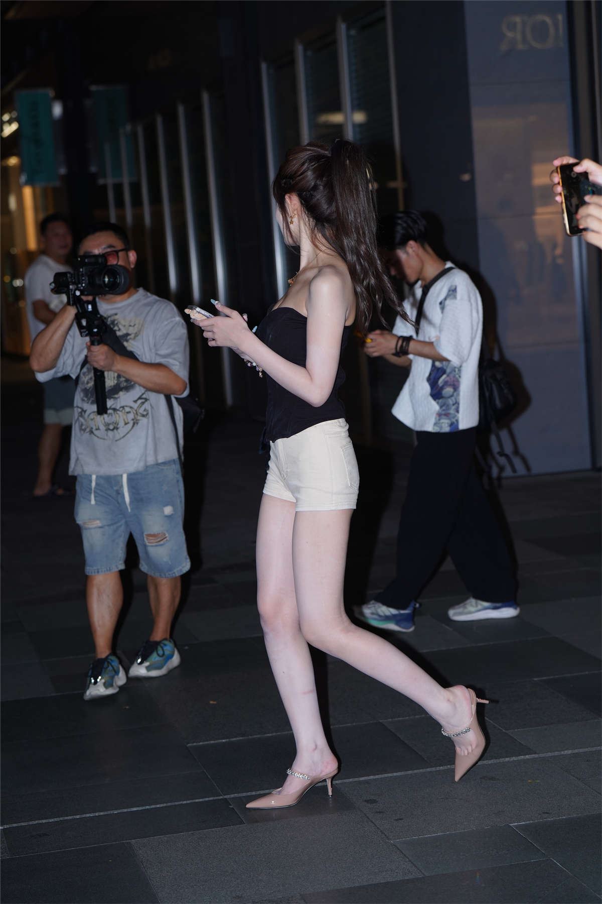 牛仔短裤黑白搭配