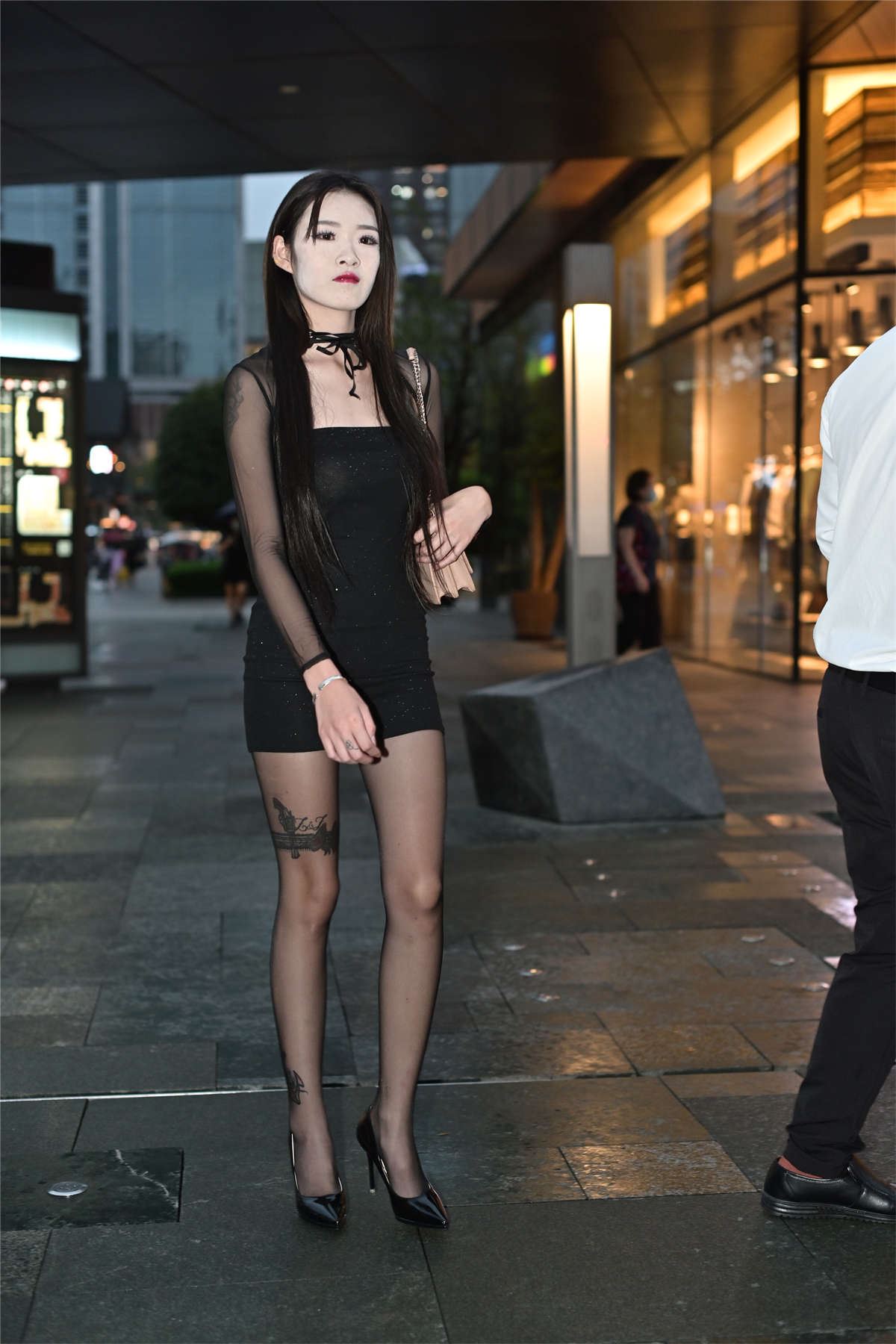 黑色紧身包臀裙黑丝美腿