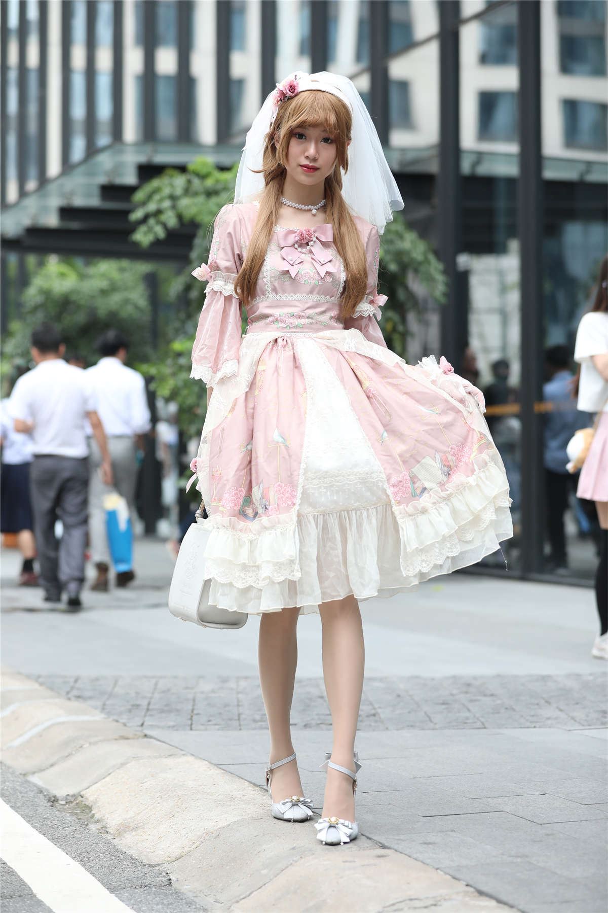 辉辉街拍作品 - 灰色丝袜美腿Lolita