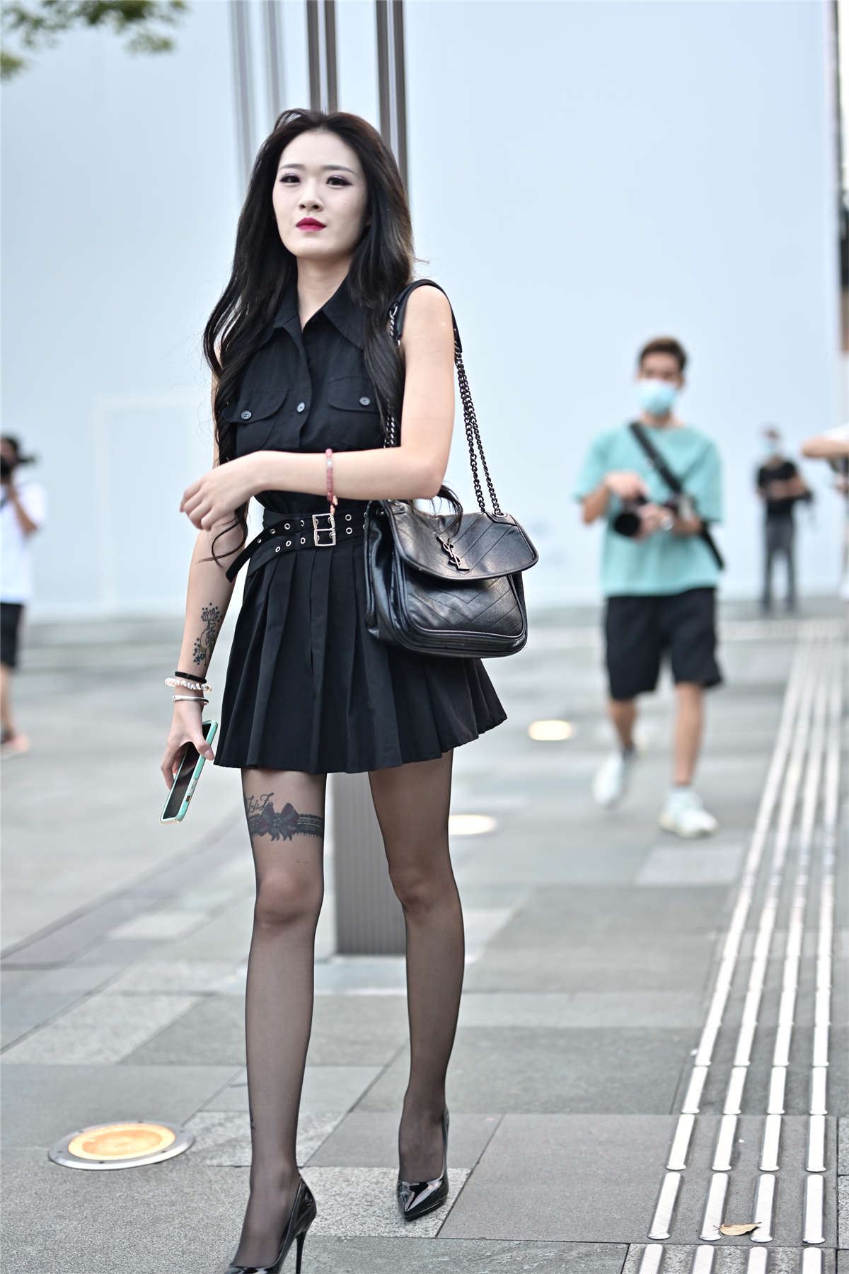 黑色短裙美背纹身黑丝