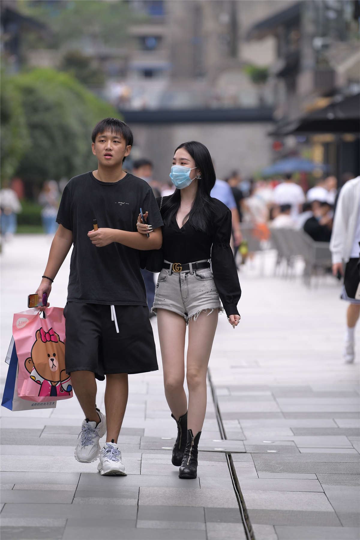 灰色热裤美腿短靴