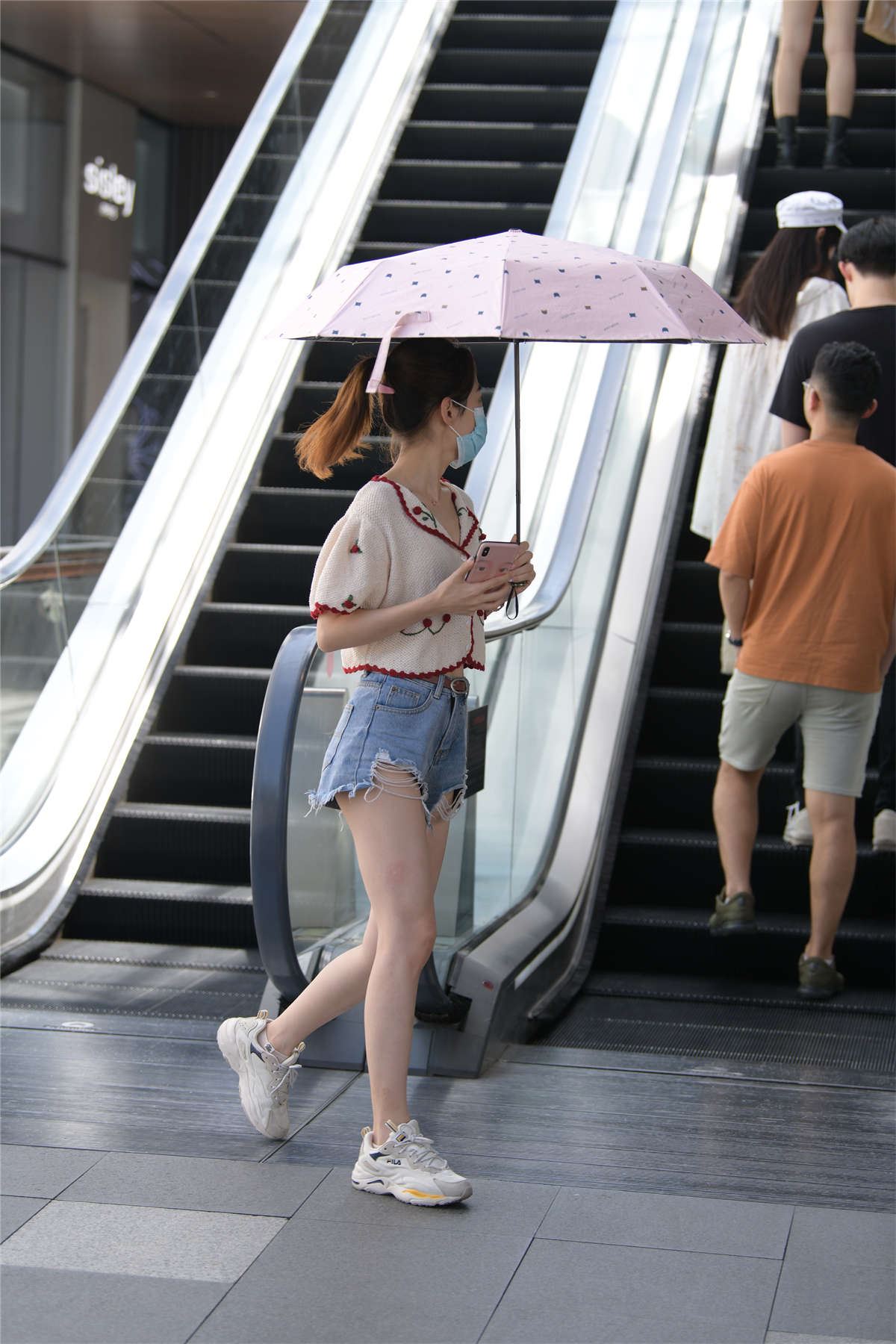 摄神街拍作品 - 夏日热裤美眉