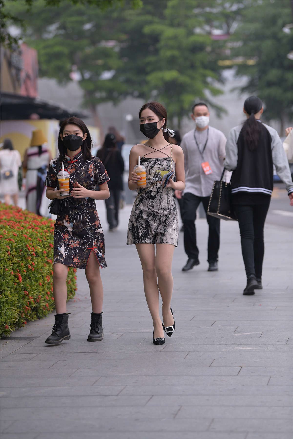 泼墨风吊带裙