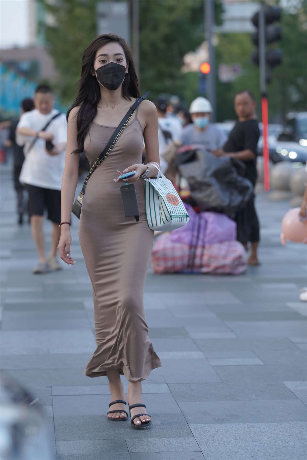 柔美棕色长裙