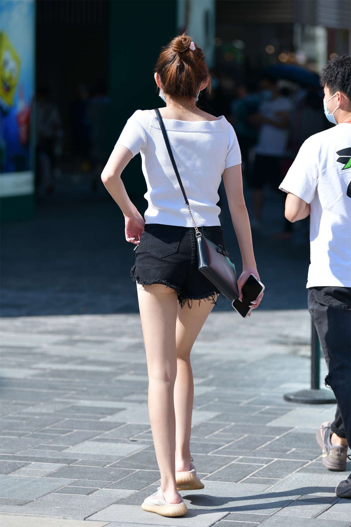 小默街拍作品 - 牛仔热裤小美女