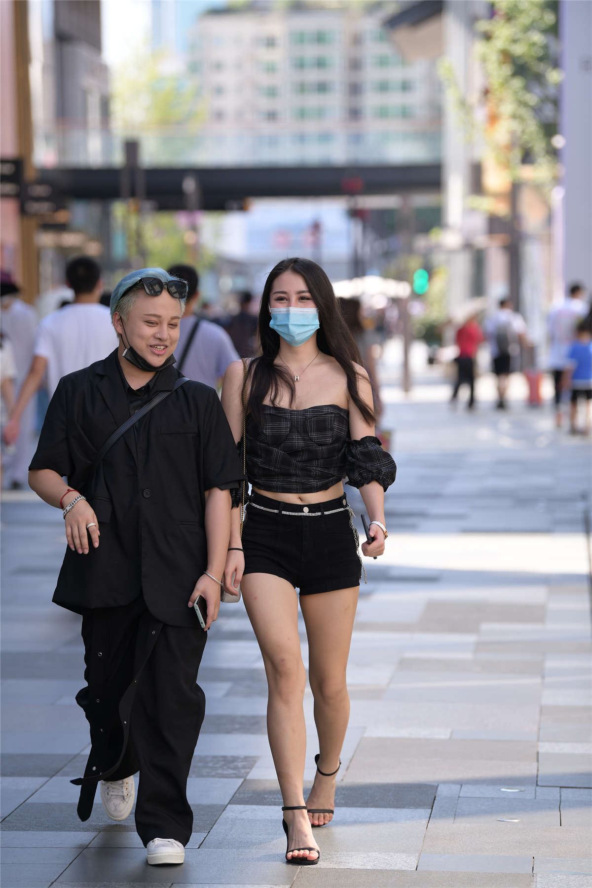 靓丽黑短裤