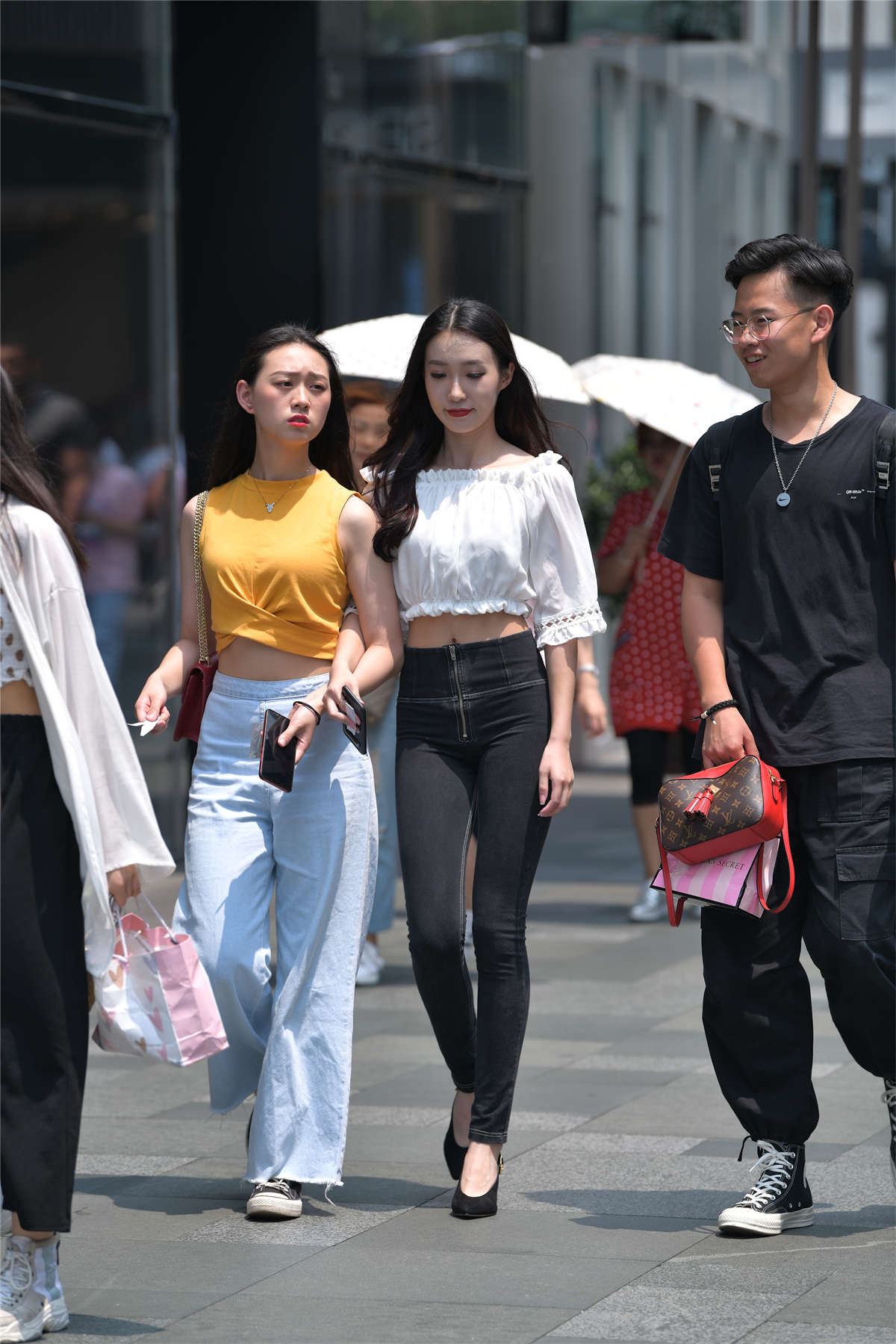 视觉冲击街拍作品 - 搭讪极品蜜桃裤小姐姐