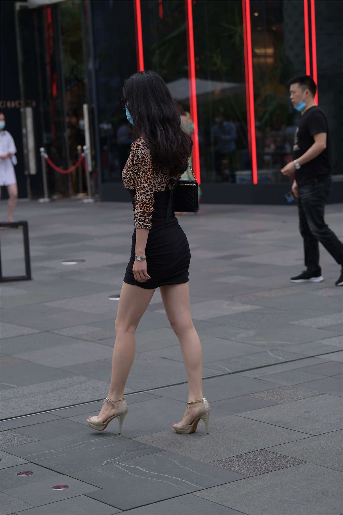 视觉冲击街拍作品 - 性感豹纹好身材熟女