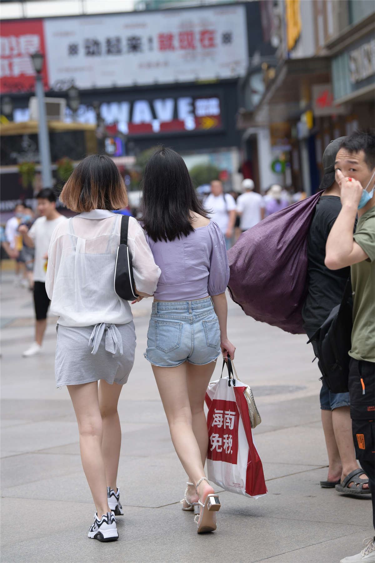 视觉冲击街拍作品 - 性感的单眼皮热裤女孩