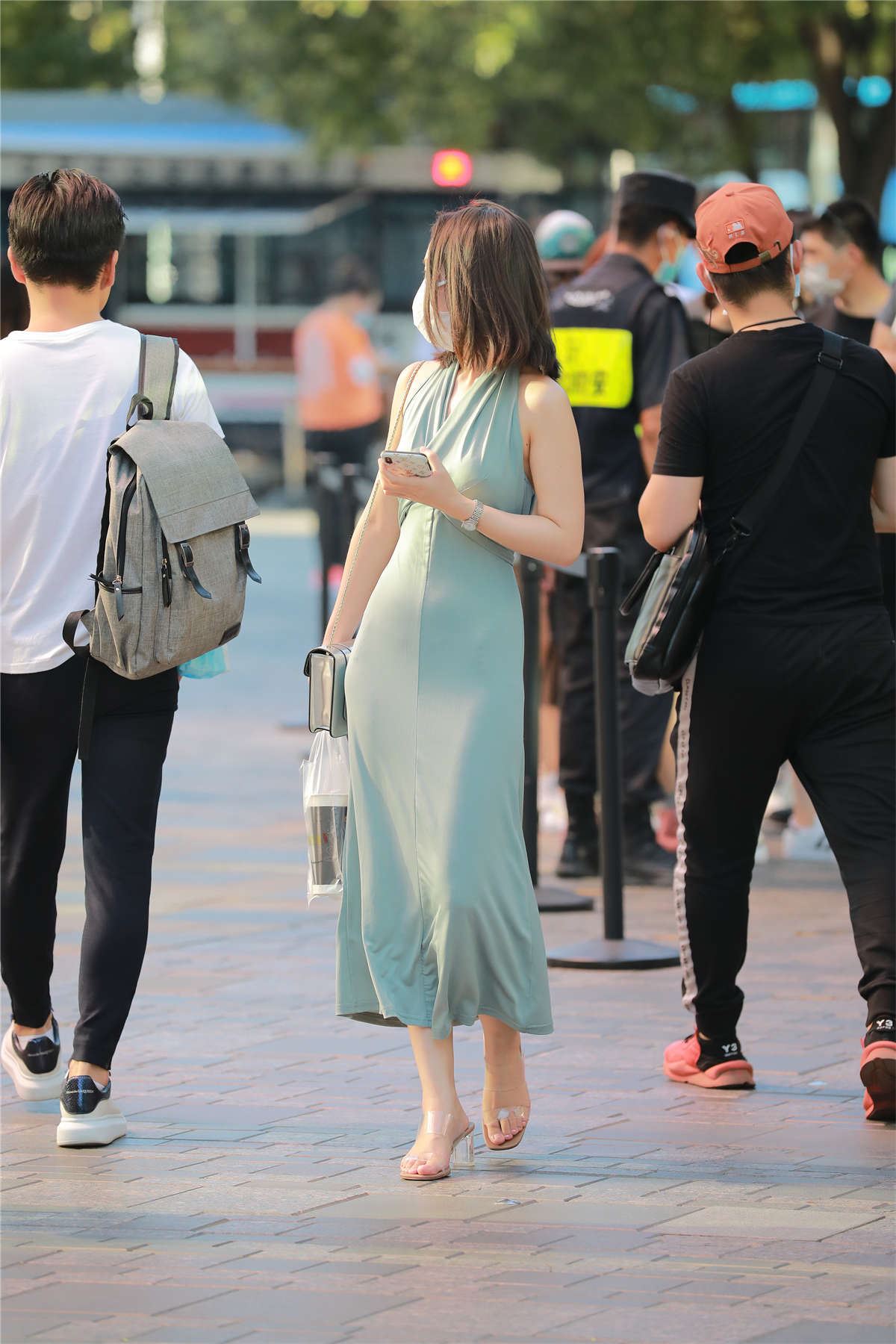 玻璃街拍作品 - 性感漂亮女友